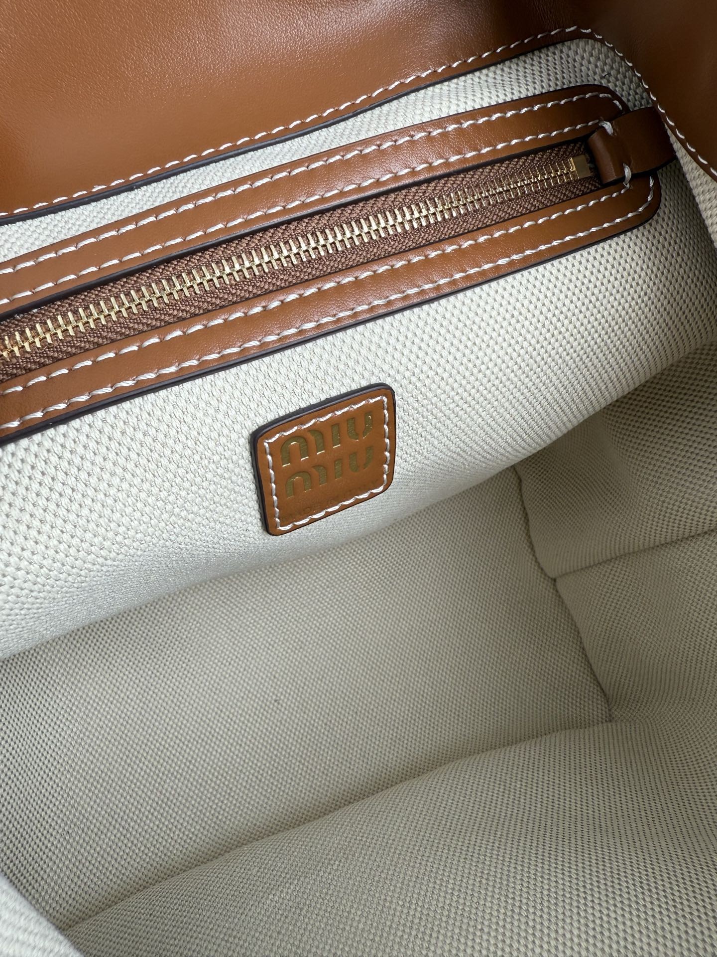 [MIUMIU-미우미우] 미우미우 레더 백팩 5BZ042 2CRW