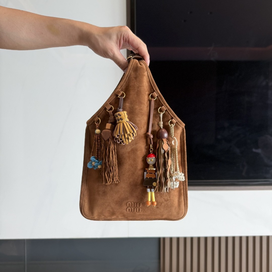 [MIU MIU-미우미우] 미우미우 여름 레트로 패션 해변 여행용 서리 손목 가방