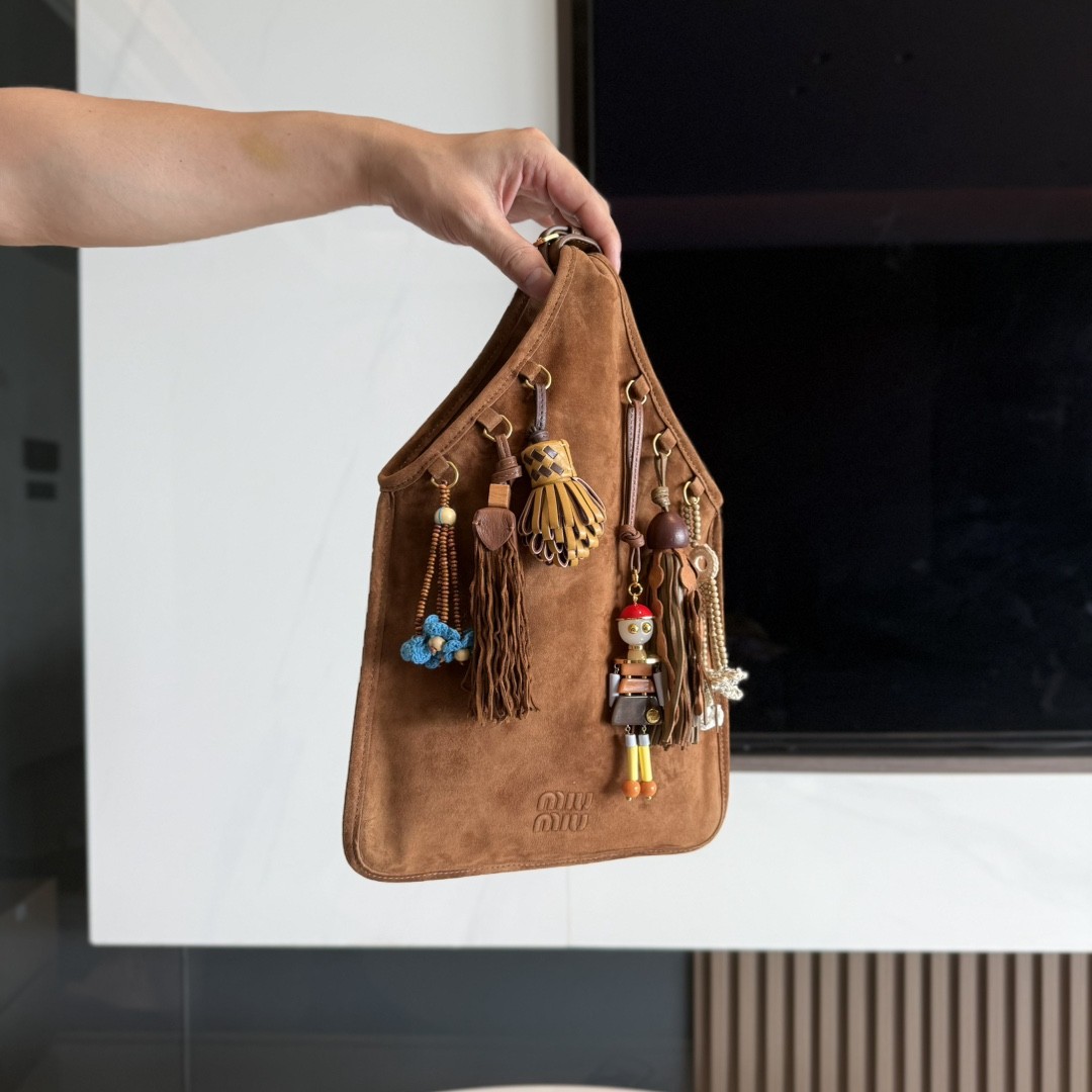 [MIU MIU-미우미우] 미우미우 여름 레트로 패션 해변 여행용 서리 손목 가방