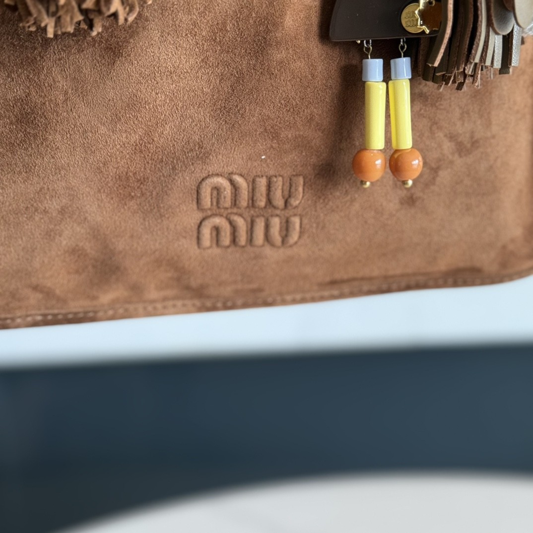 [MIU MIU-미우미우] 미우미우 여름 레트로 패션 해변 여행용 서리 손목 가방