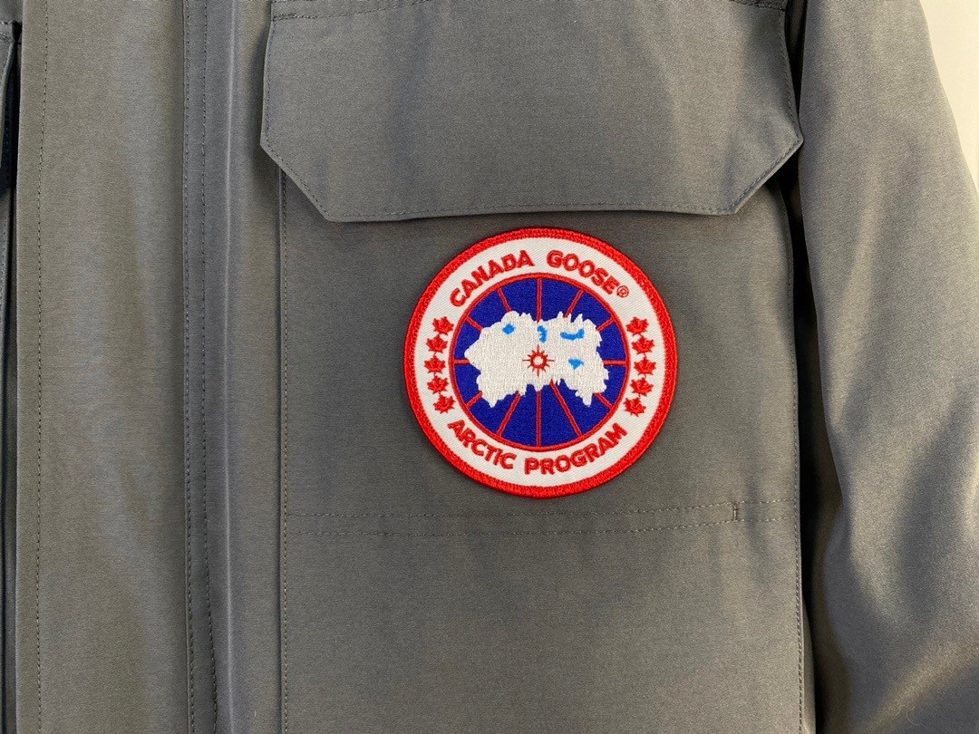 [ Canadagoose -캐나다구스 ]  캐나다구스  익스페디션 다운 패딩