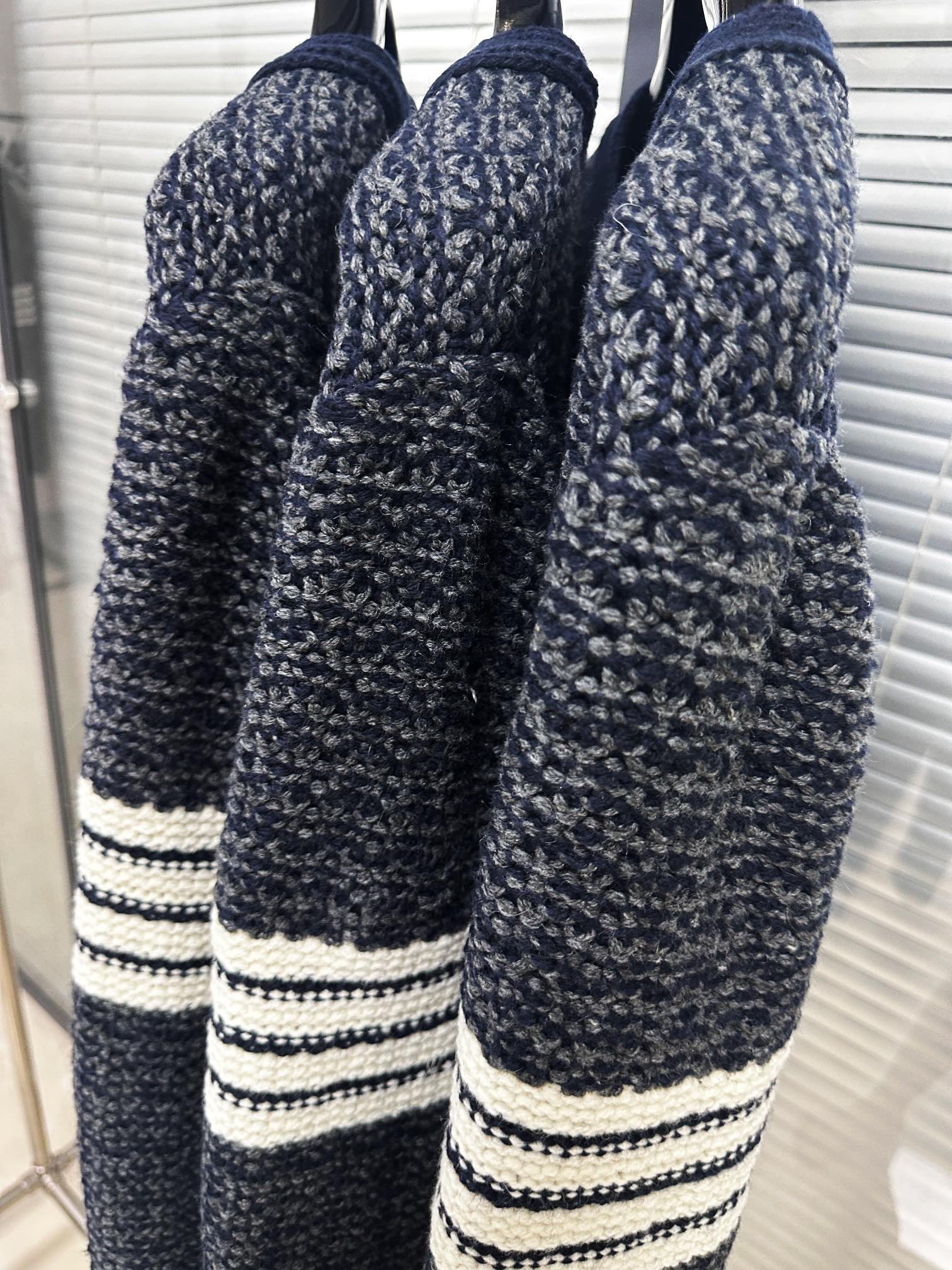 [TOM BROWNE -톰브라운 ] 톰브라운 4바 스트라이프 여성 가디건