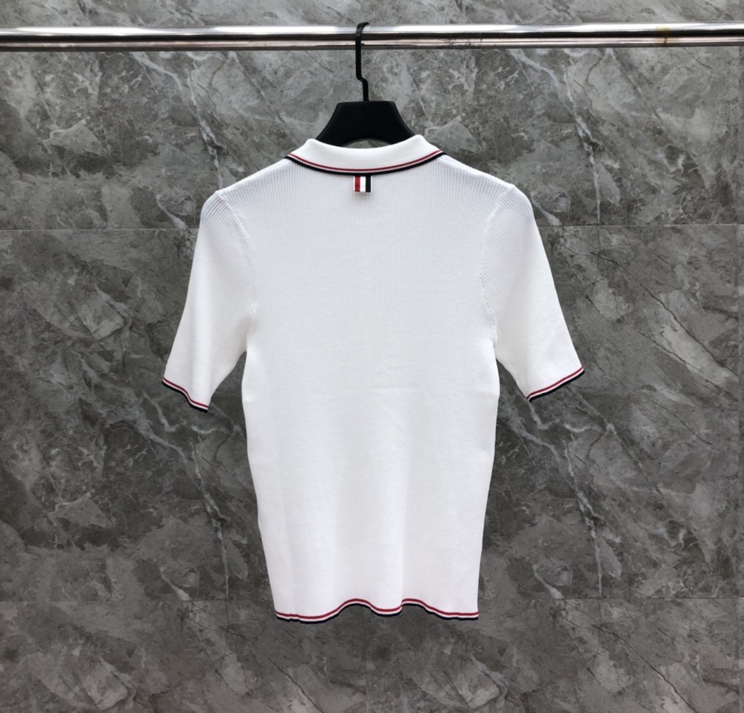 [TOM BROWNE -톰브라운 ] 톰브라운  카라 반팔 니트 화이트