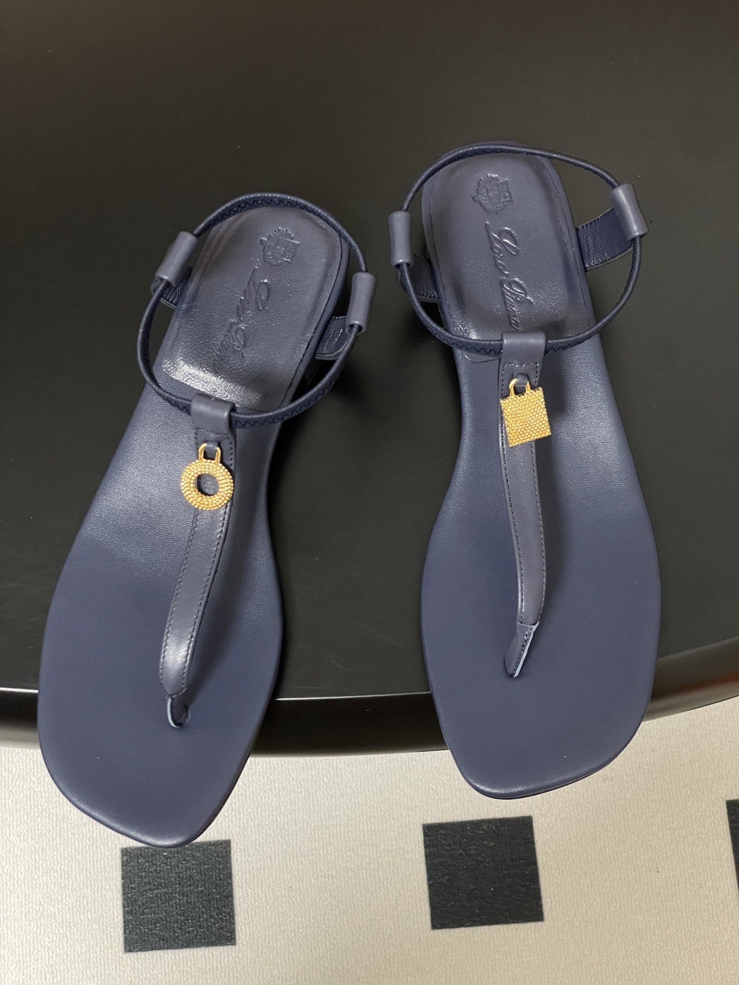 [Loro Piana -로로피아나 ] 로로피아나 쪼리 샌들