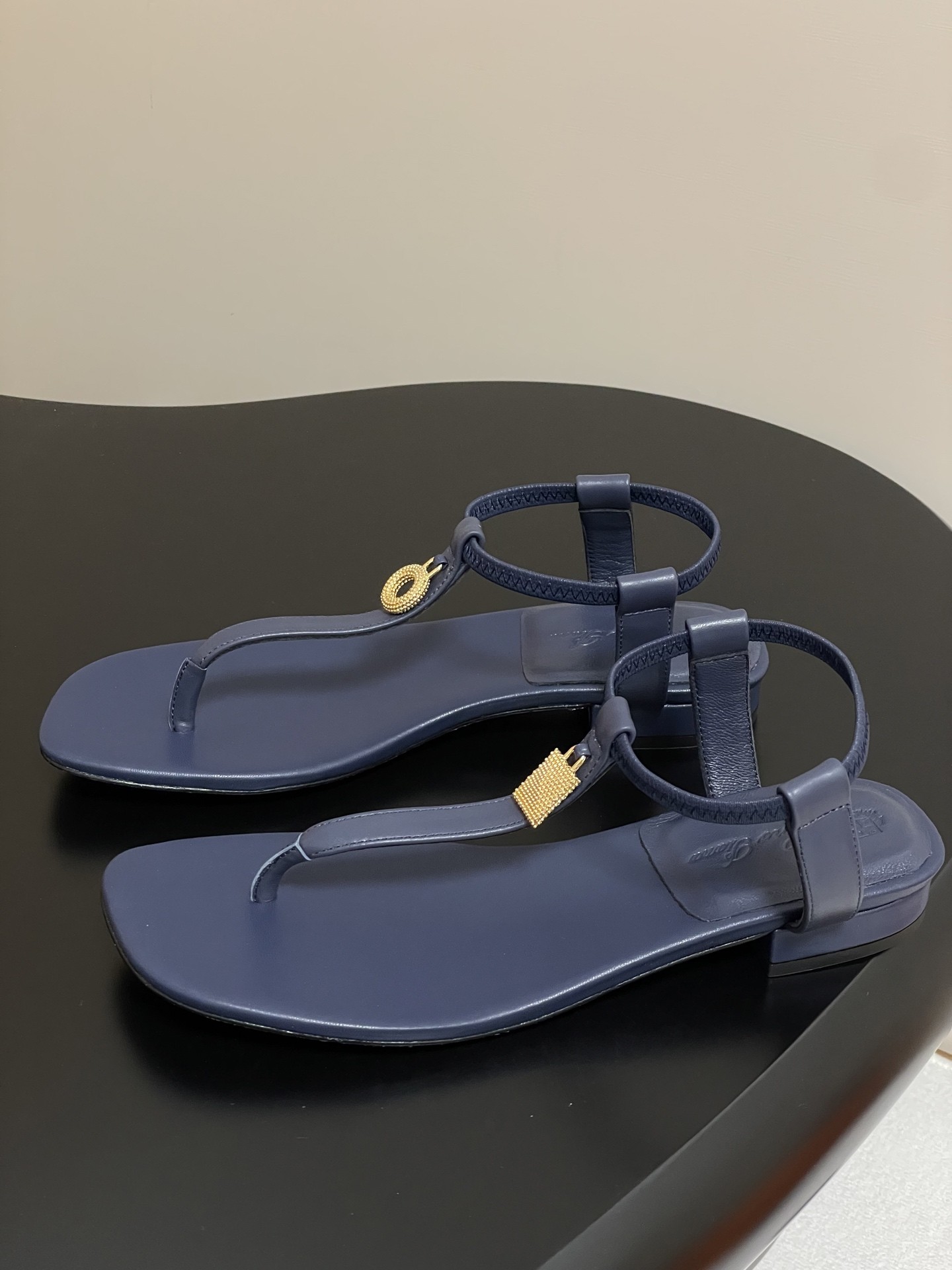 [Loro Piana -로로피아나 ] 로로피아나 쪼리 샌들