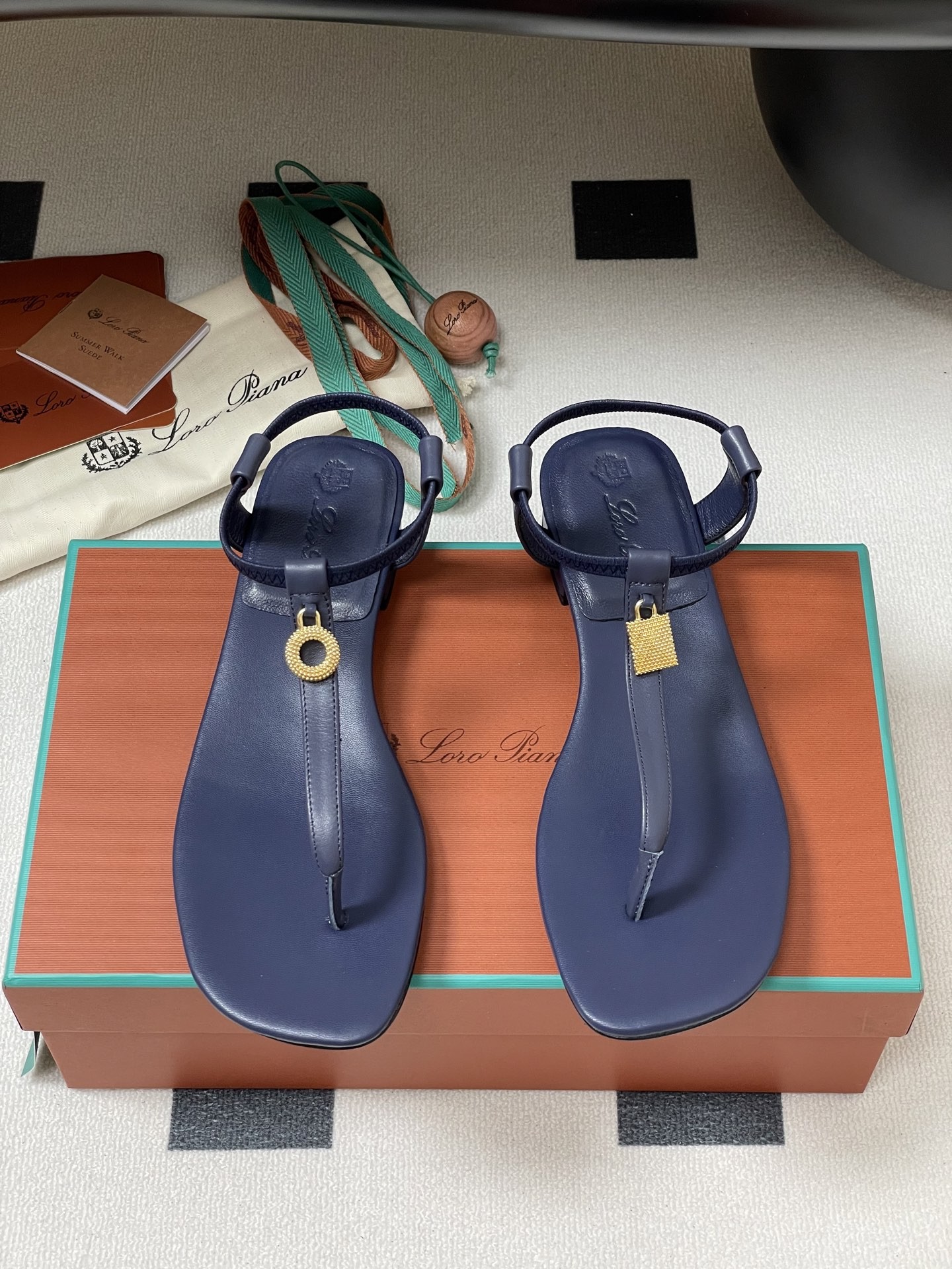 [Loro Piana -로로피아나 ] 로로피아나 쪼리 샌들