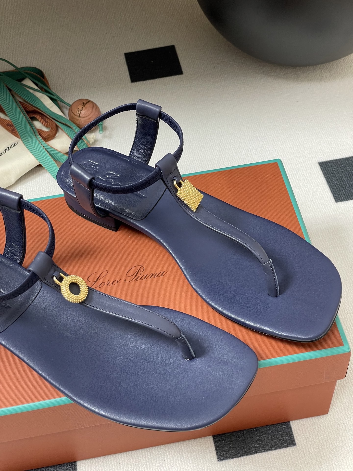 [Loro Piana -로로피아나 ] 로로피아나 쪼리 샌들