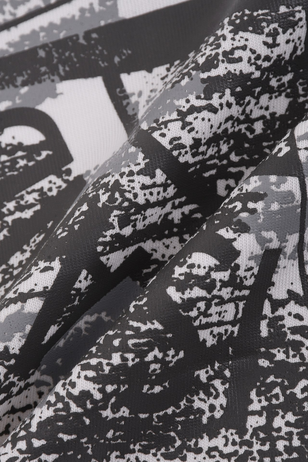 [STON ISLAND -스톤아일랜드] 스톤아일랜드 마이크로 로고 프린트 티셔츠