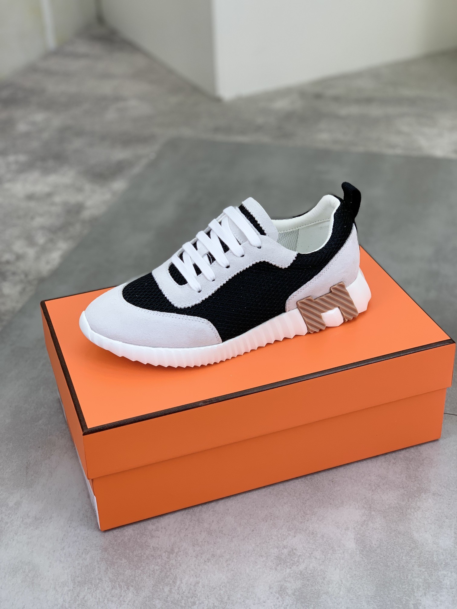 [HERMES-에르메스] 에르메스 바운싱 스니커즈 남여공용