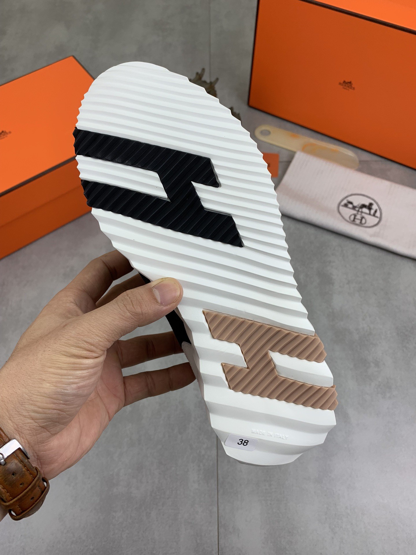 [HERMES-에르메스] 에르메스 바운싱 스니커즈 남여공용