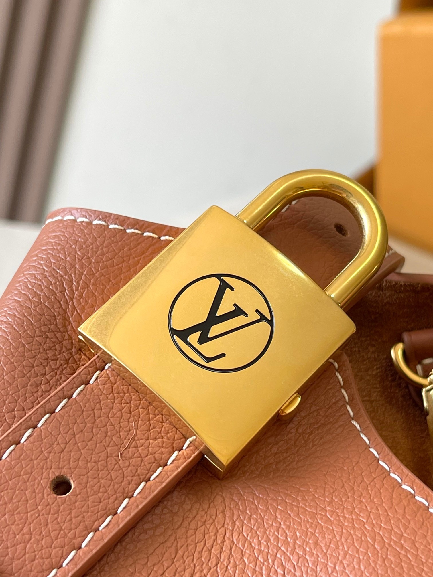 [LOUIS VUITTON-루이비통] 루이비통 로우키 호보백