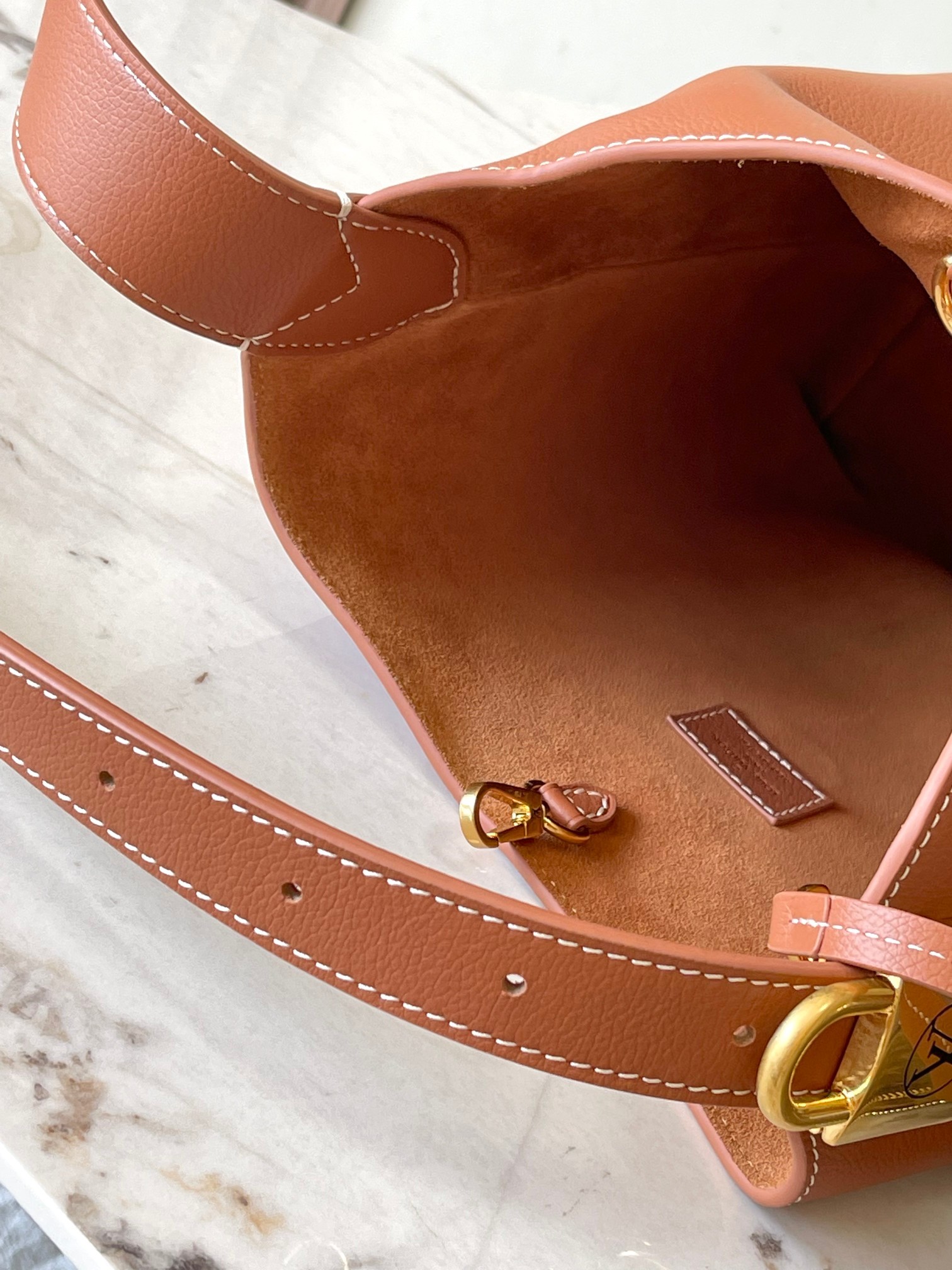 [LOUIS VUITTON-루이비통] 루이비통 로우키 호보백