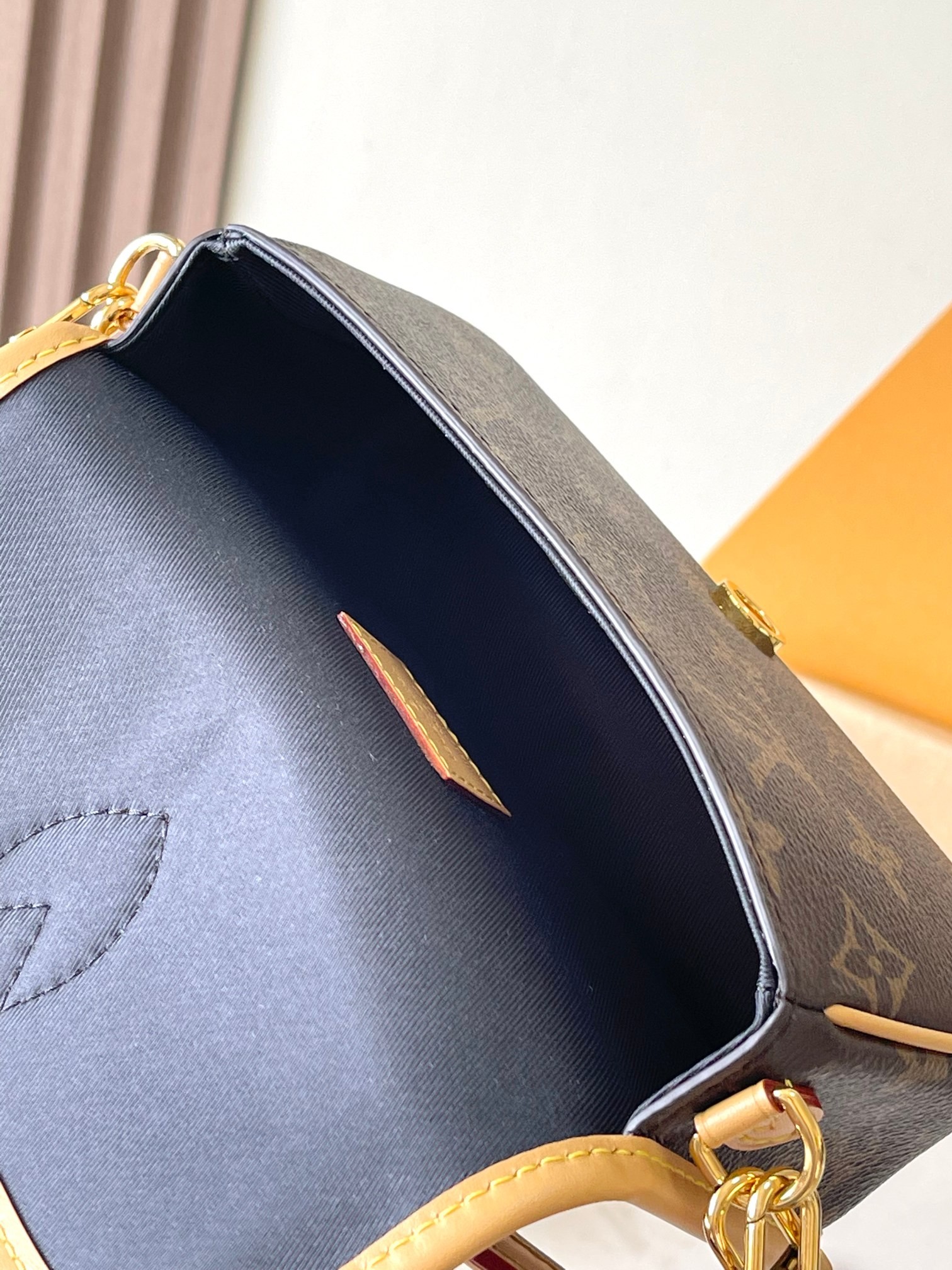 [LOUIS VUITTON-루이비통] 루이비통 나노 다이엔 M83566