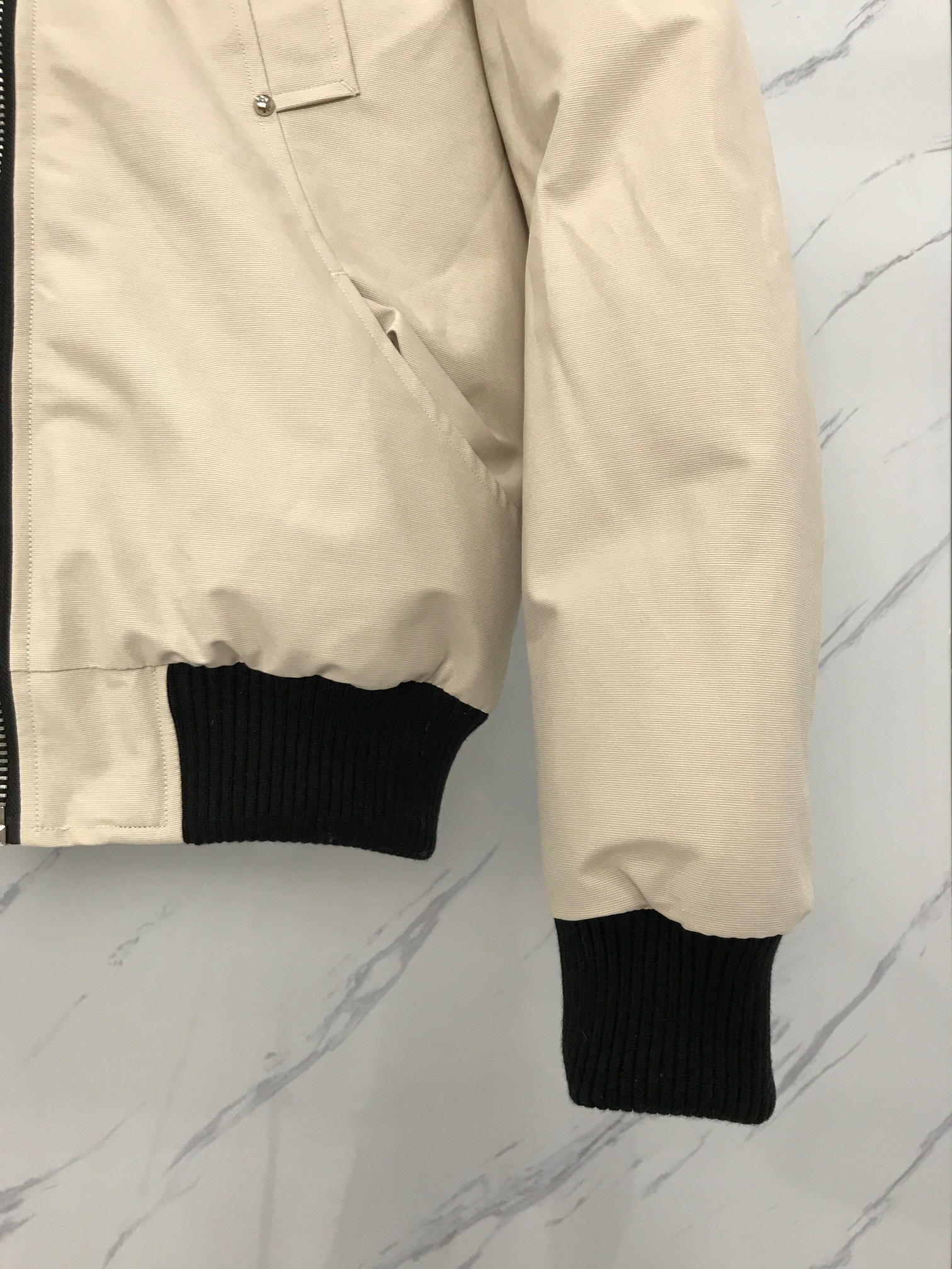 [Moose knuckles -무스너클 ]   무스너클 내추럴 봄버 패딩 재킷