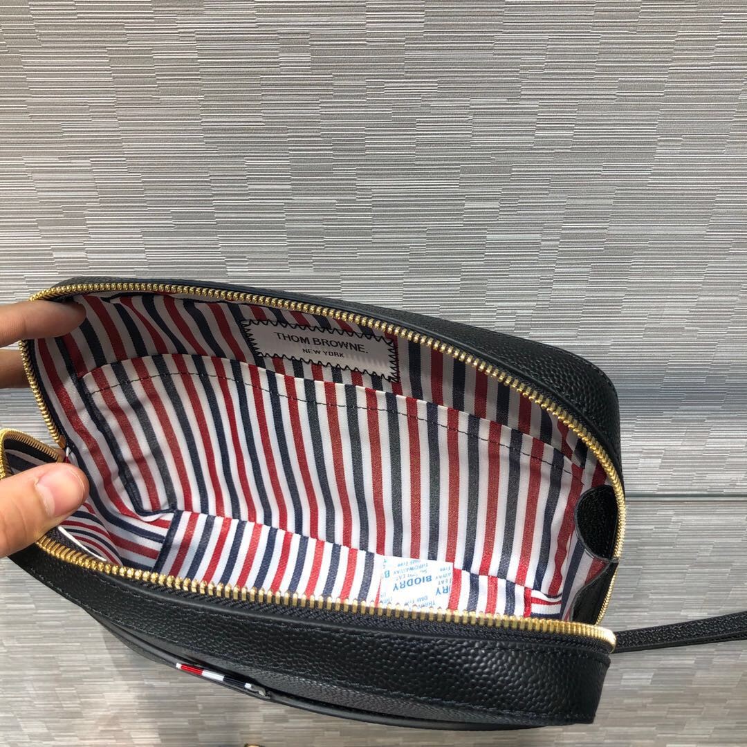 [TOM BROWNE -톰브라운 ] 톰브라운  삼선택 스트랩 파우치백