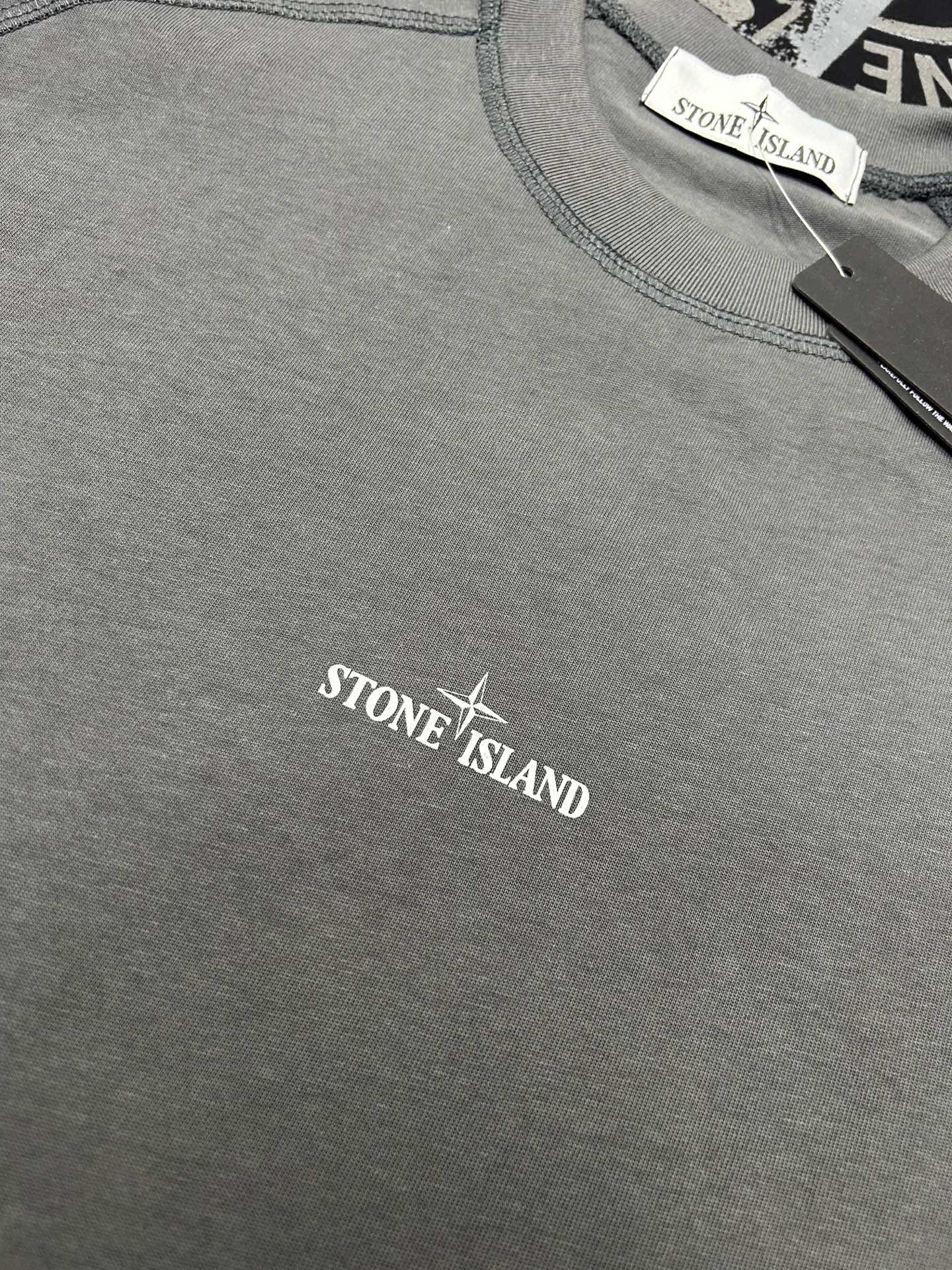 [STON ISLAND -스톤아일랜드] 스톤아일랜드 SS25 로고 반팔티