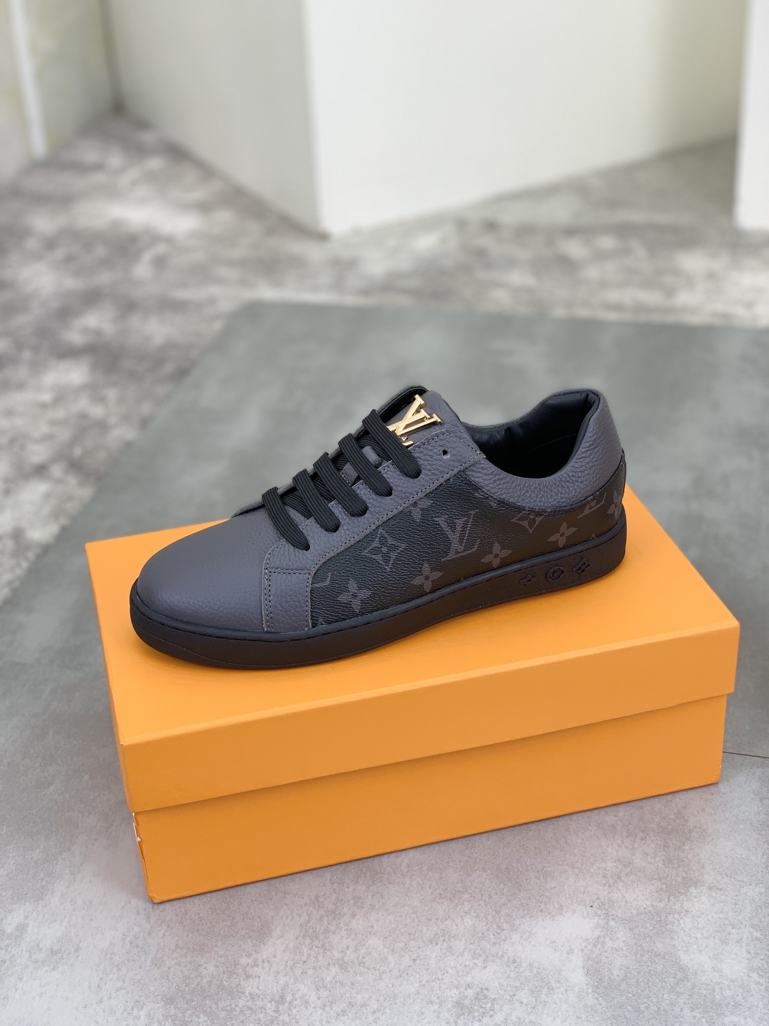 [LOUIS VUITTON-루이비통] 루이비통 블랙 룩셈부르크 스니커즈