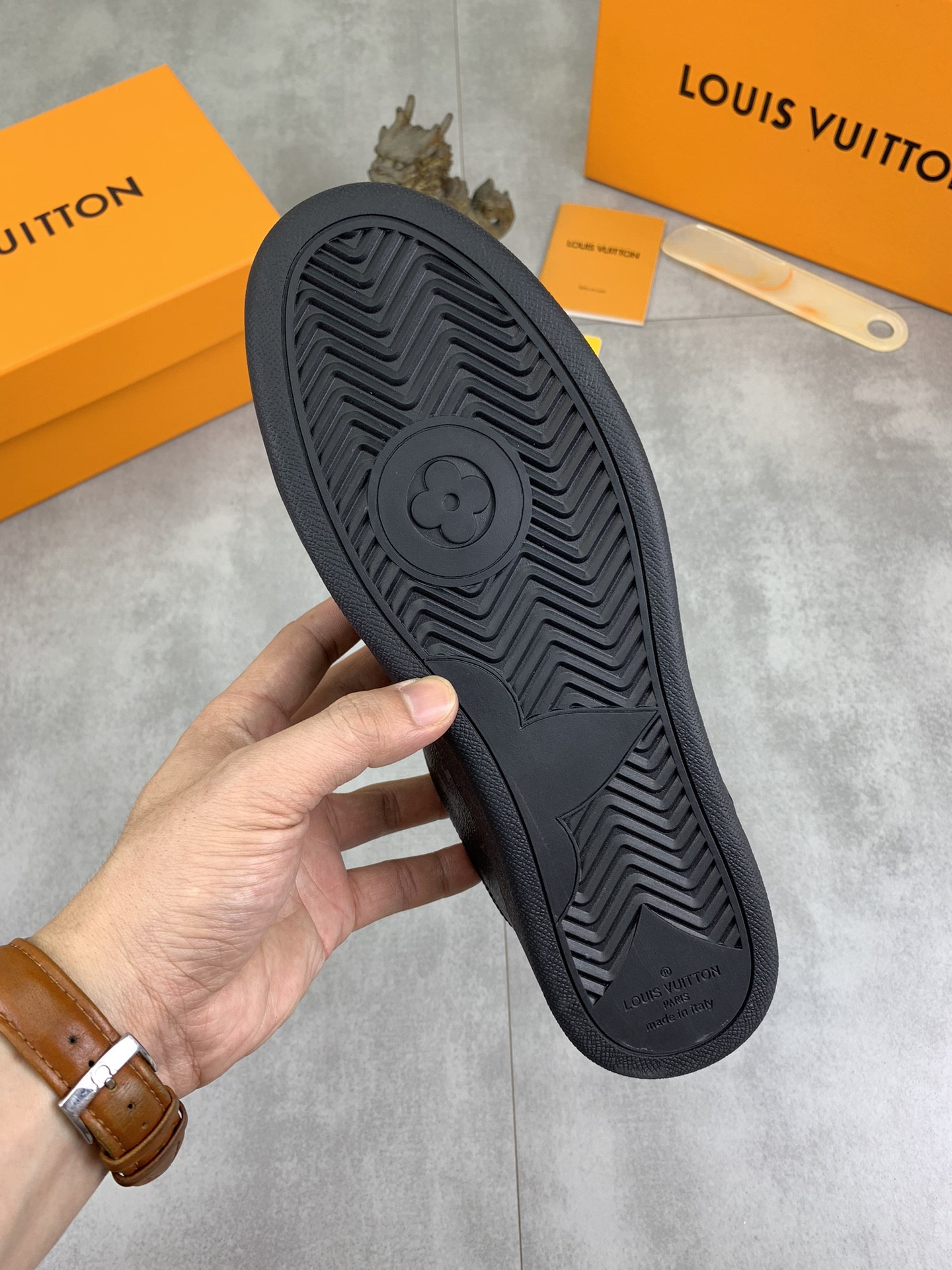 [LOUIS VUITTON-루이비통] 루이비통 블랙 룩셈부르크 스니커즈