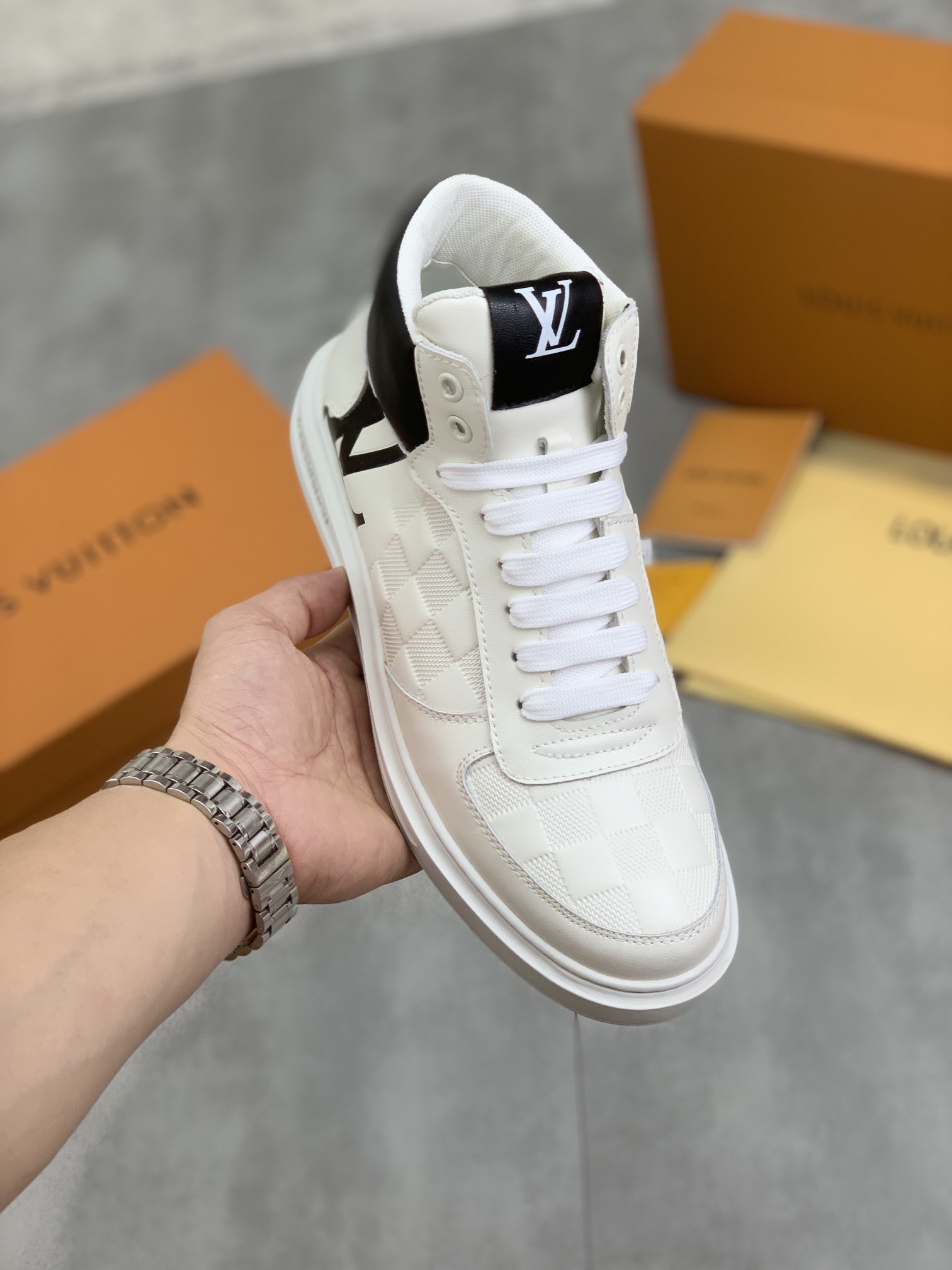 [LOUIS VUITTON-루이비통] 루이비통 하이탑 스니커즈