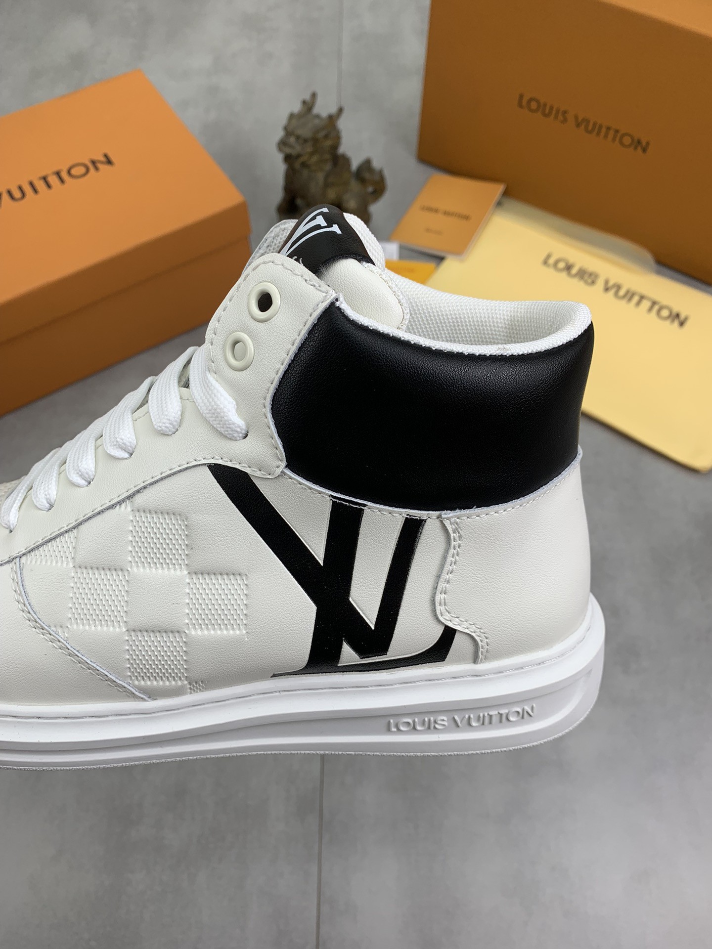 [LOUIS VUITTON-루이비통] 루이비통 하이탑 스니커즈