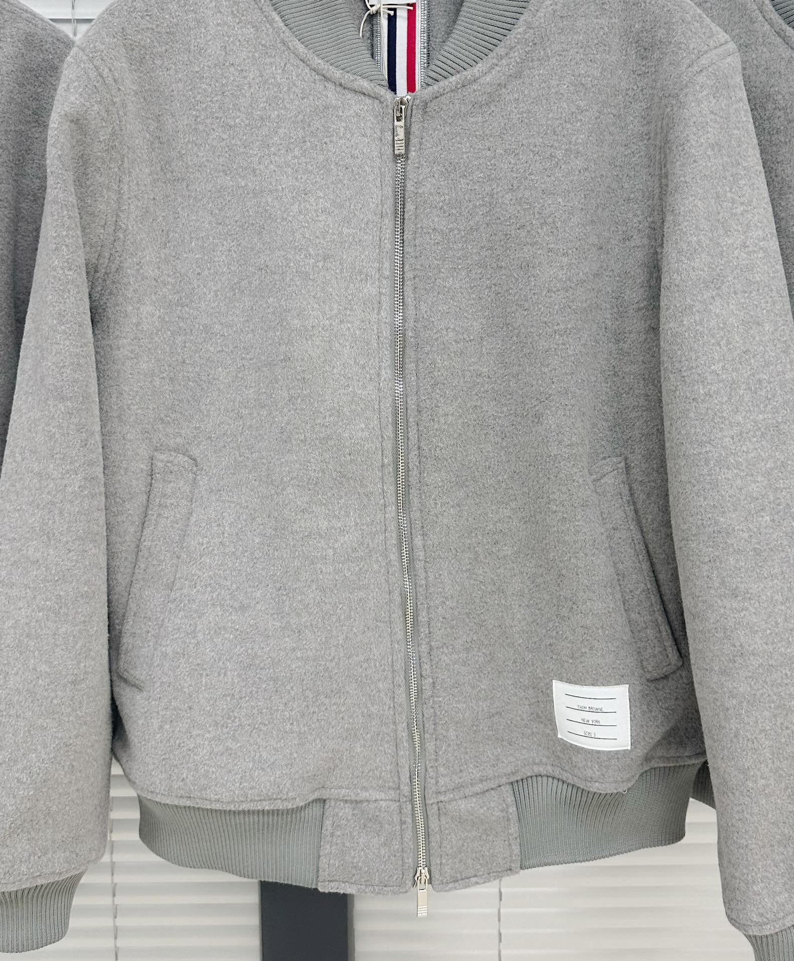 [TOM BROWNE -톰브라운 ] 톰브라운 그레이 봄버 자켓