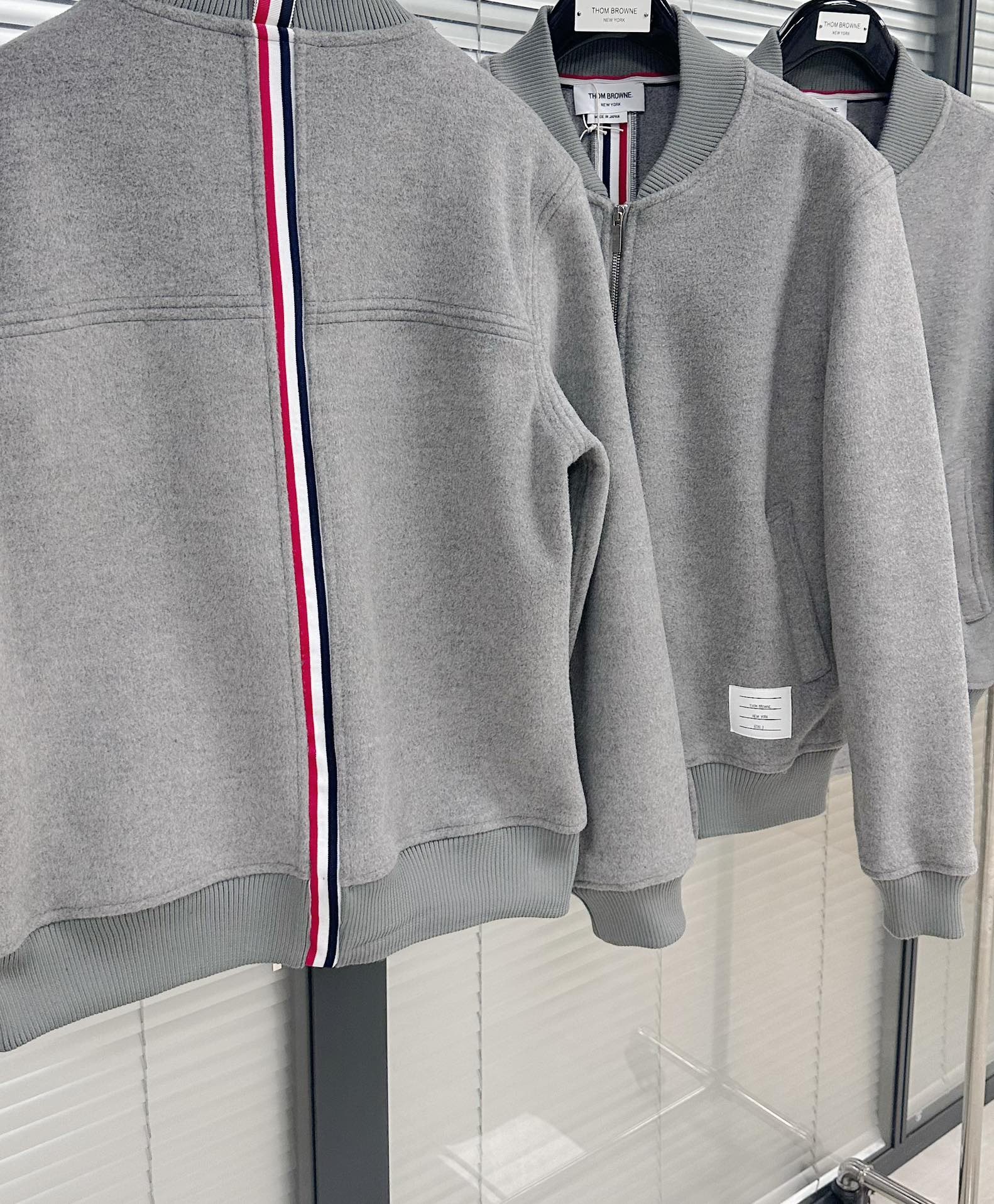 [TOM BROWNE -톰브라운 ] 톰브라운 그레이 봄버 자켓