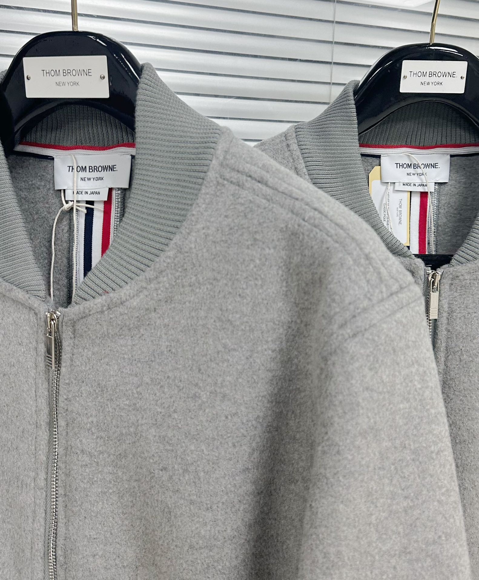 [TOM BROWNE -톰브라운 ] 톰브라운 그레이 봄버 자켓