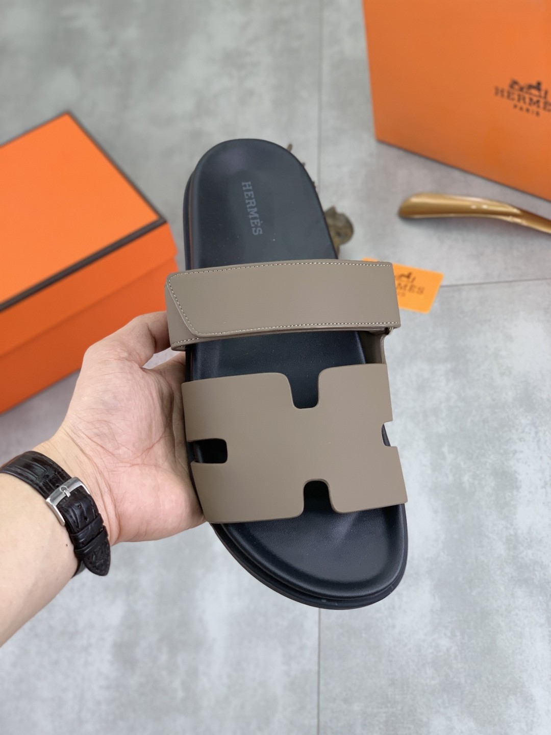 [HERMES-에르메스] 에르메스 시프르 샌들 엘리펀트 그레이