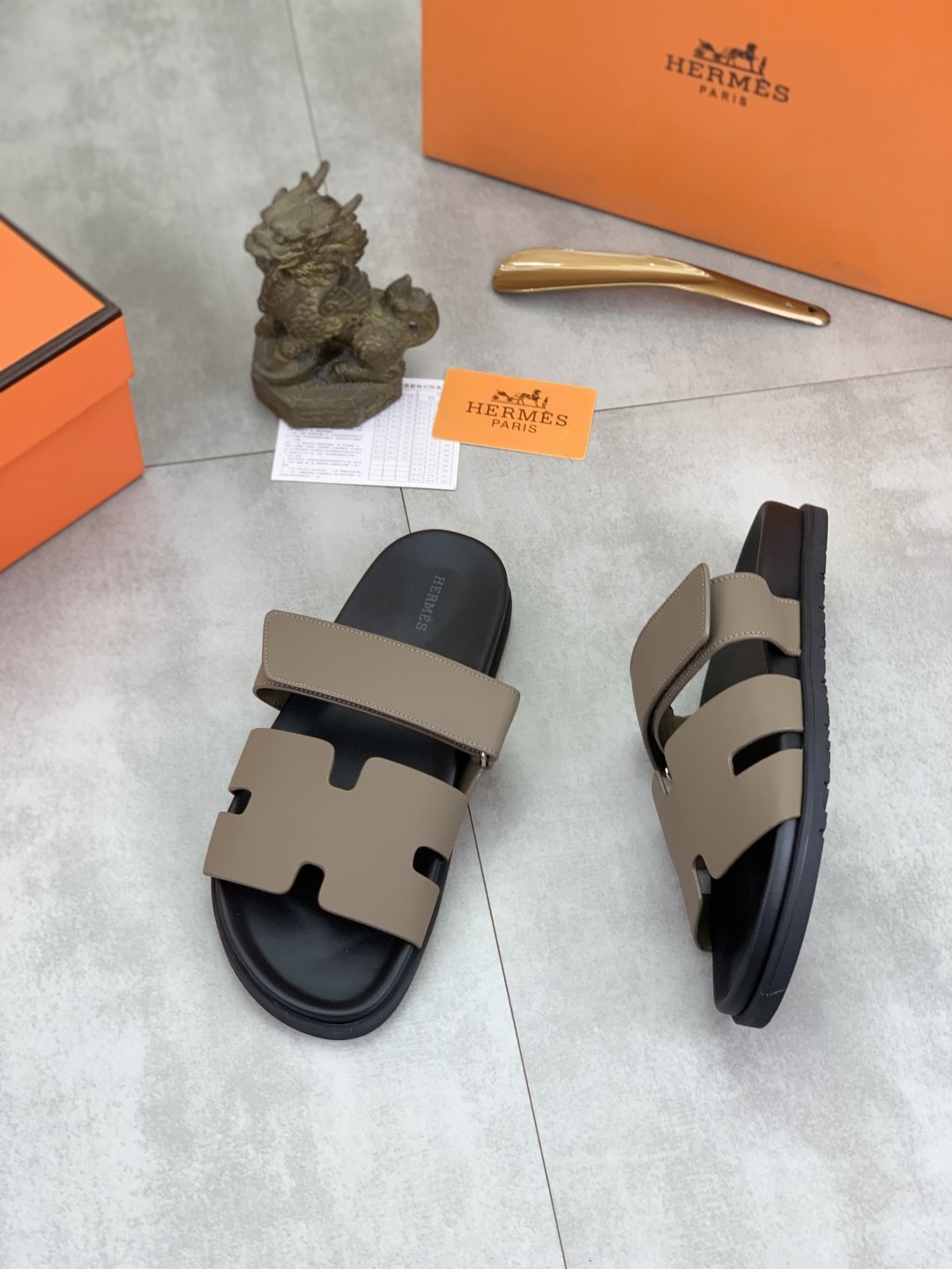 [HERMES-에르메스] 에르메스 시프르 샌들 엘리펀트 그레이