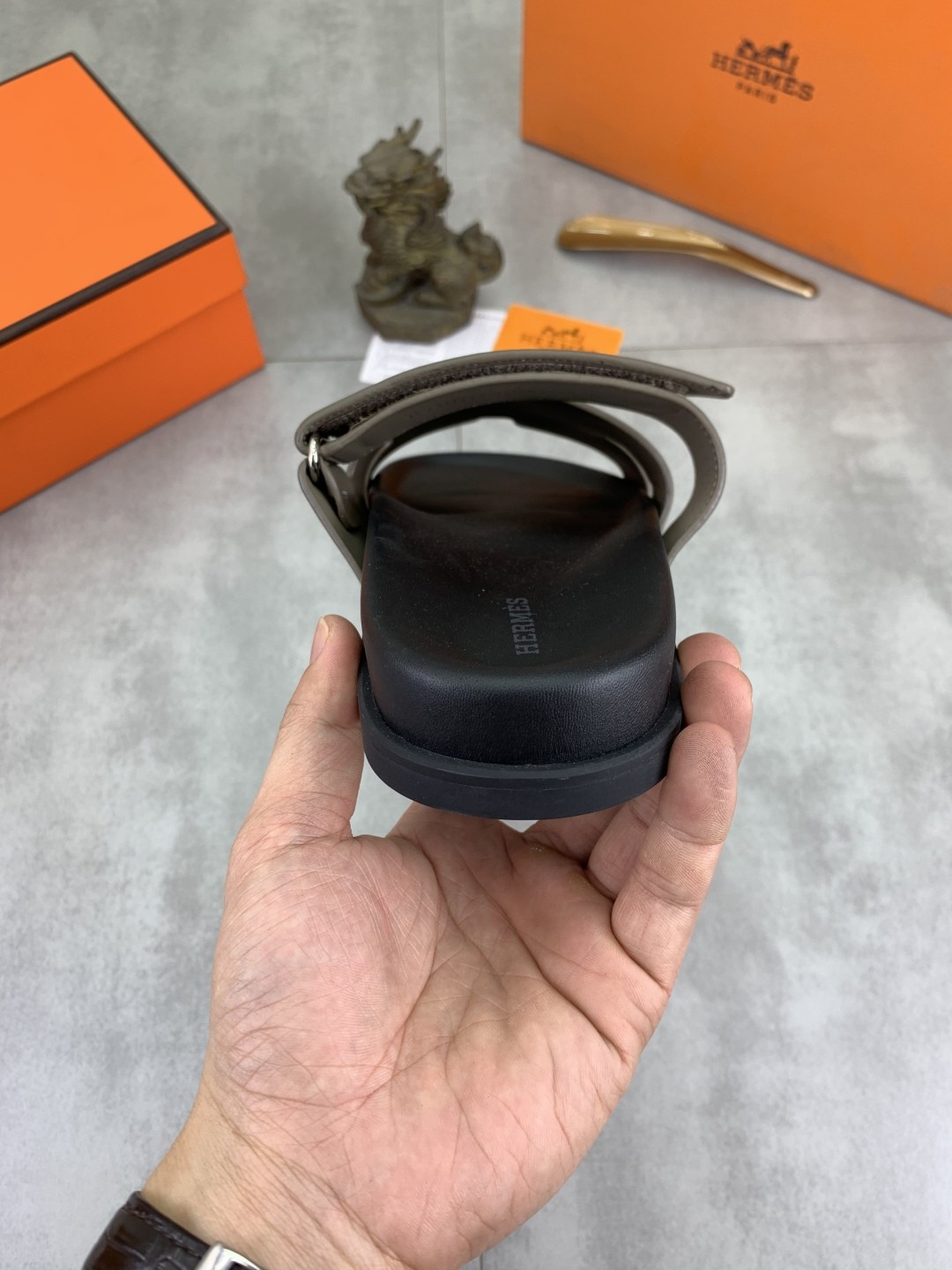 [HERMES-에르메스] 에르메스 시프르 샌들 엘리펀트 그레이