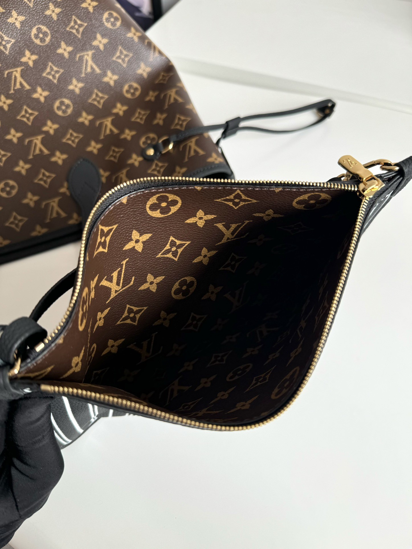 [LOUIS VUITTON-루이비통] 루이비통 네버풀 인사인드 아웃 MM M11946