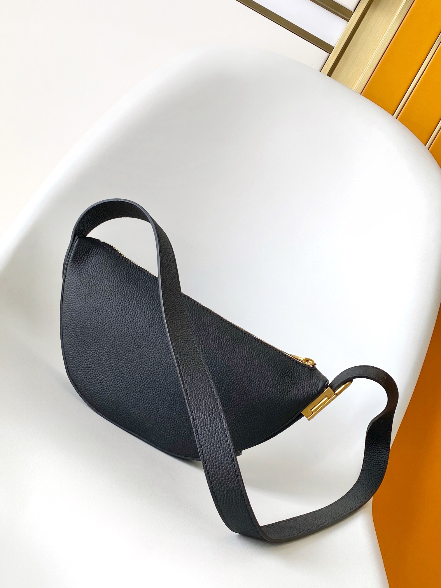 [LOUIS VUITTON-루이비통] 루이비통 로우 키 숄더백