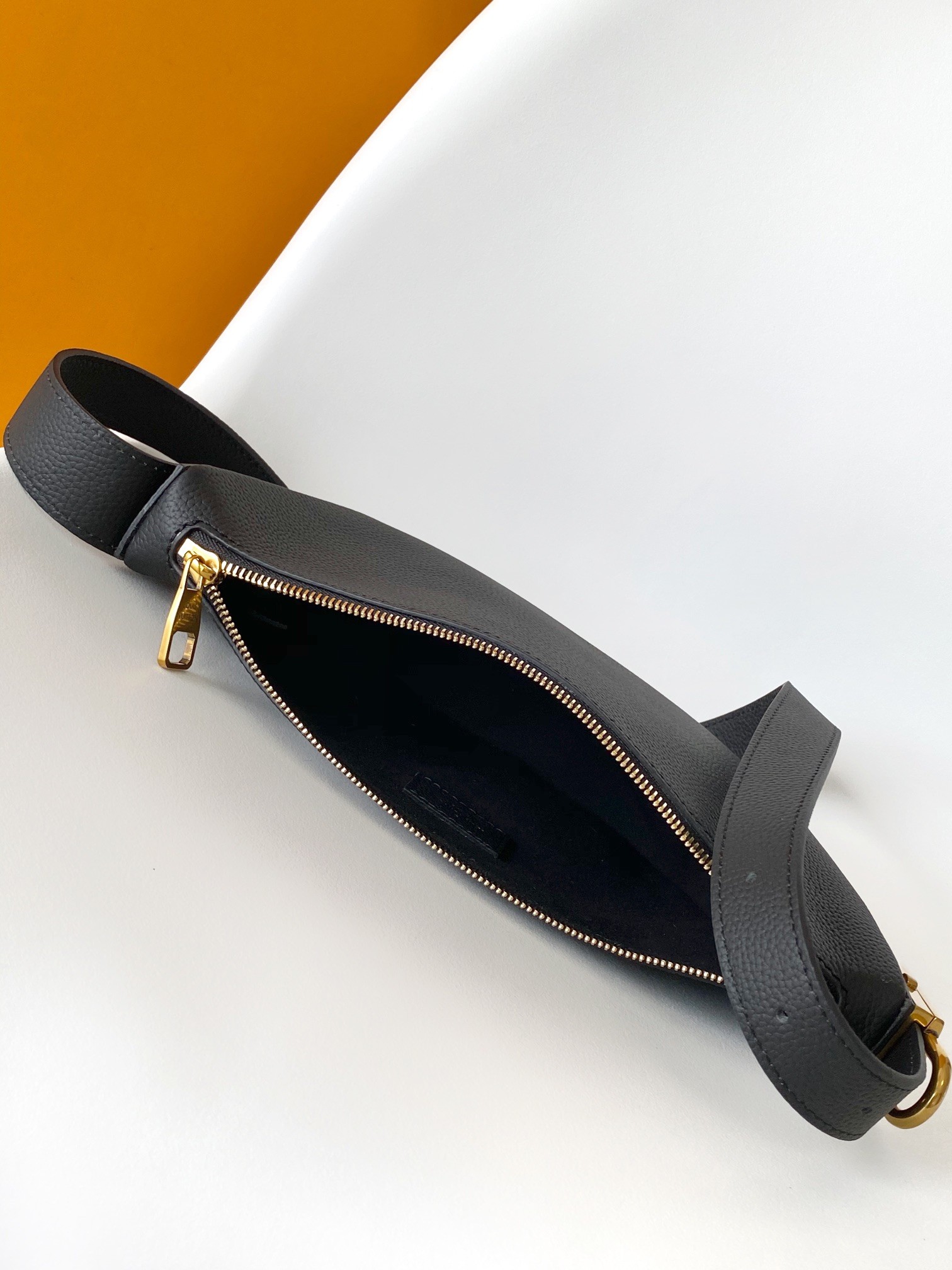 [LOUIS VUITTON-루이비통] 루이비통 로우 키 숄더백