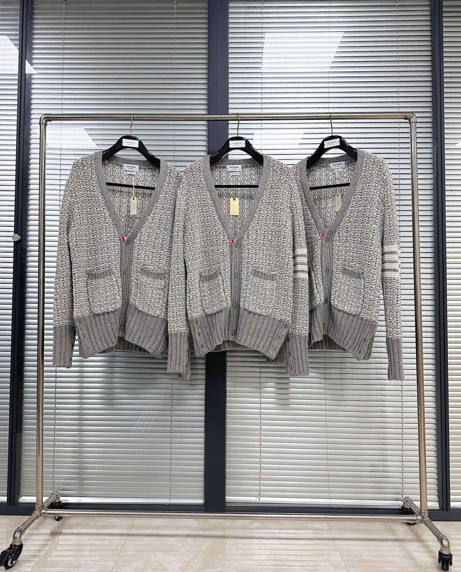 [TOM BROWNE -톰브라운 ] 톰브라운 4바 스트라이프 여성 가디건