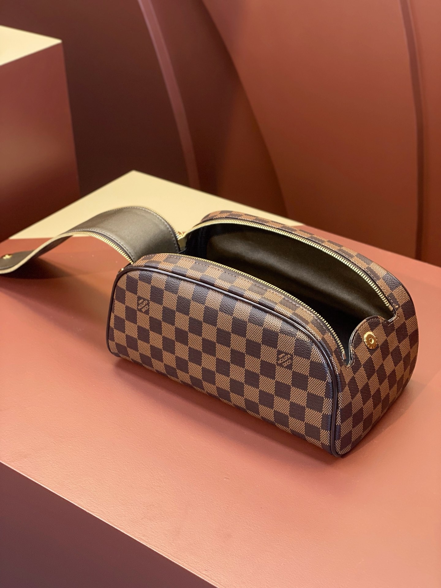 [LOUIS VUITTON-루이비통] 루이비통 토일레트리 파우치 M47528