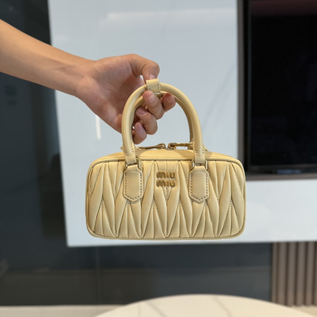 [MIU MIU-미우미우] 미우미우 마테라쎄 아르카디백