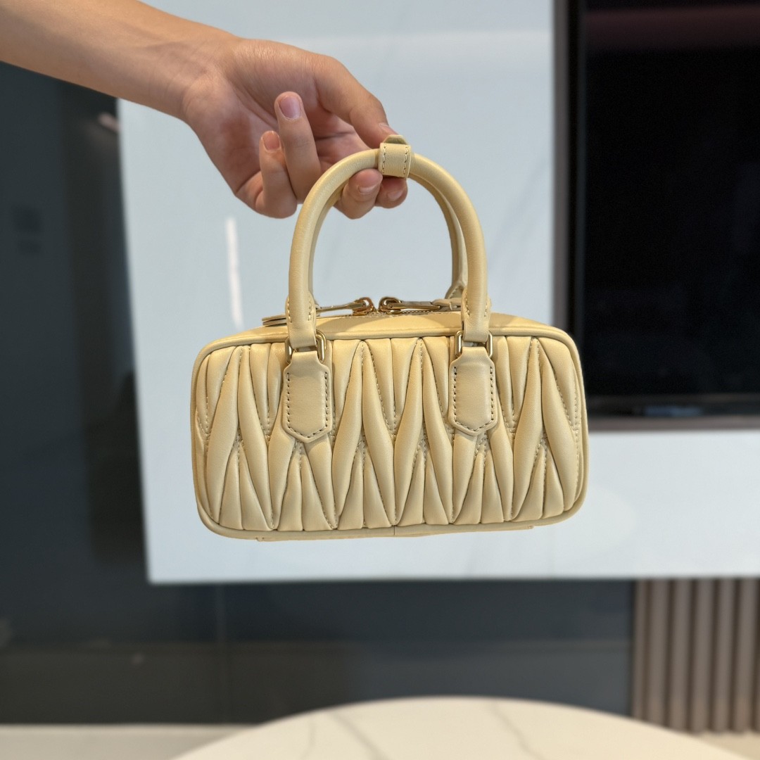 [MIU MIU-미우미우] 미우미우 마테라쎄 아르카디백