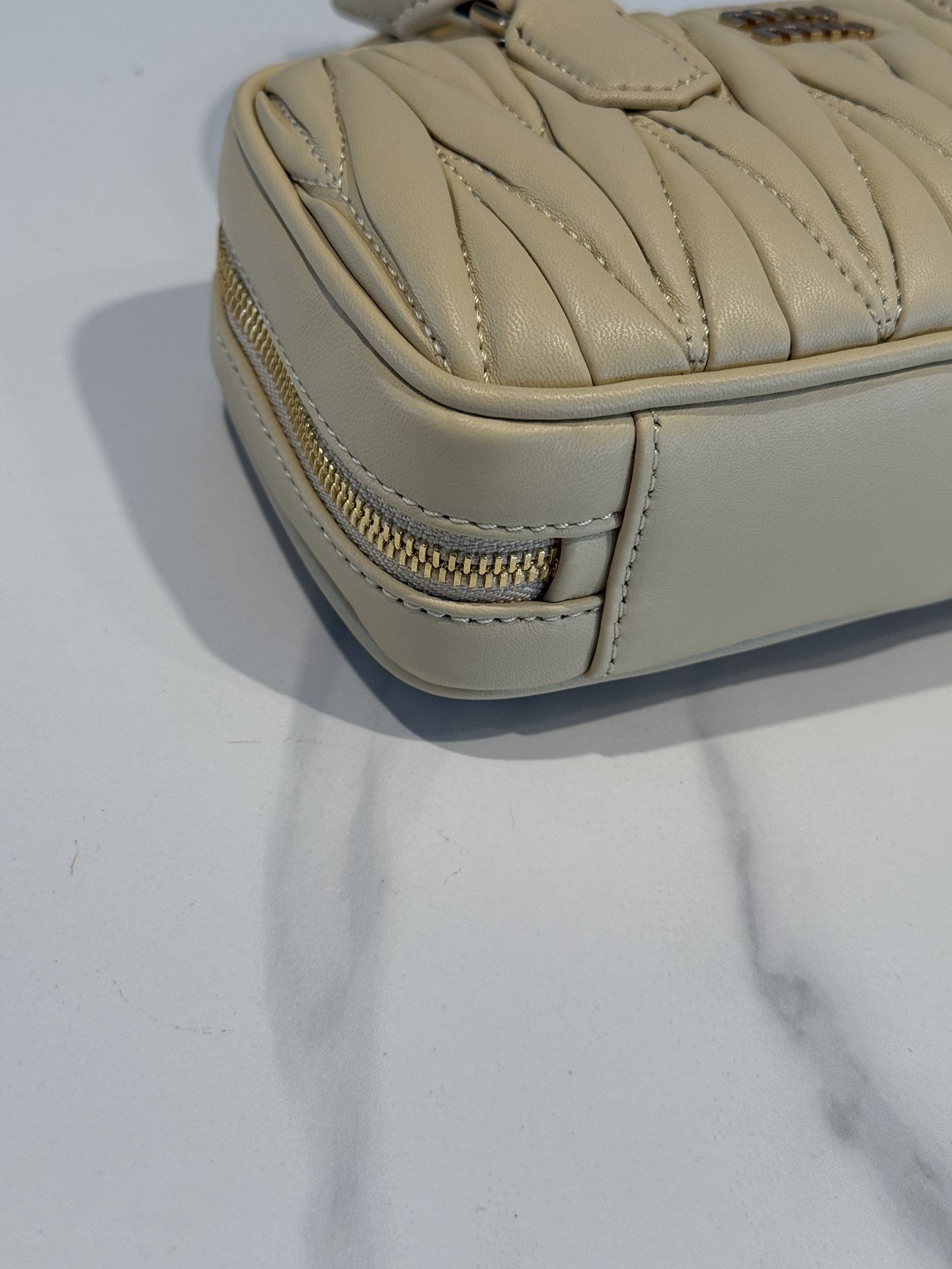 [MIU MIU-미우미우] 미우미우 마테라쎄 아르카디백