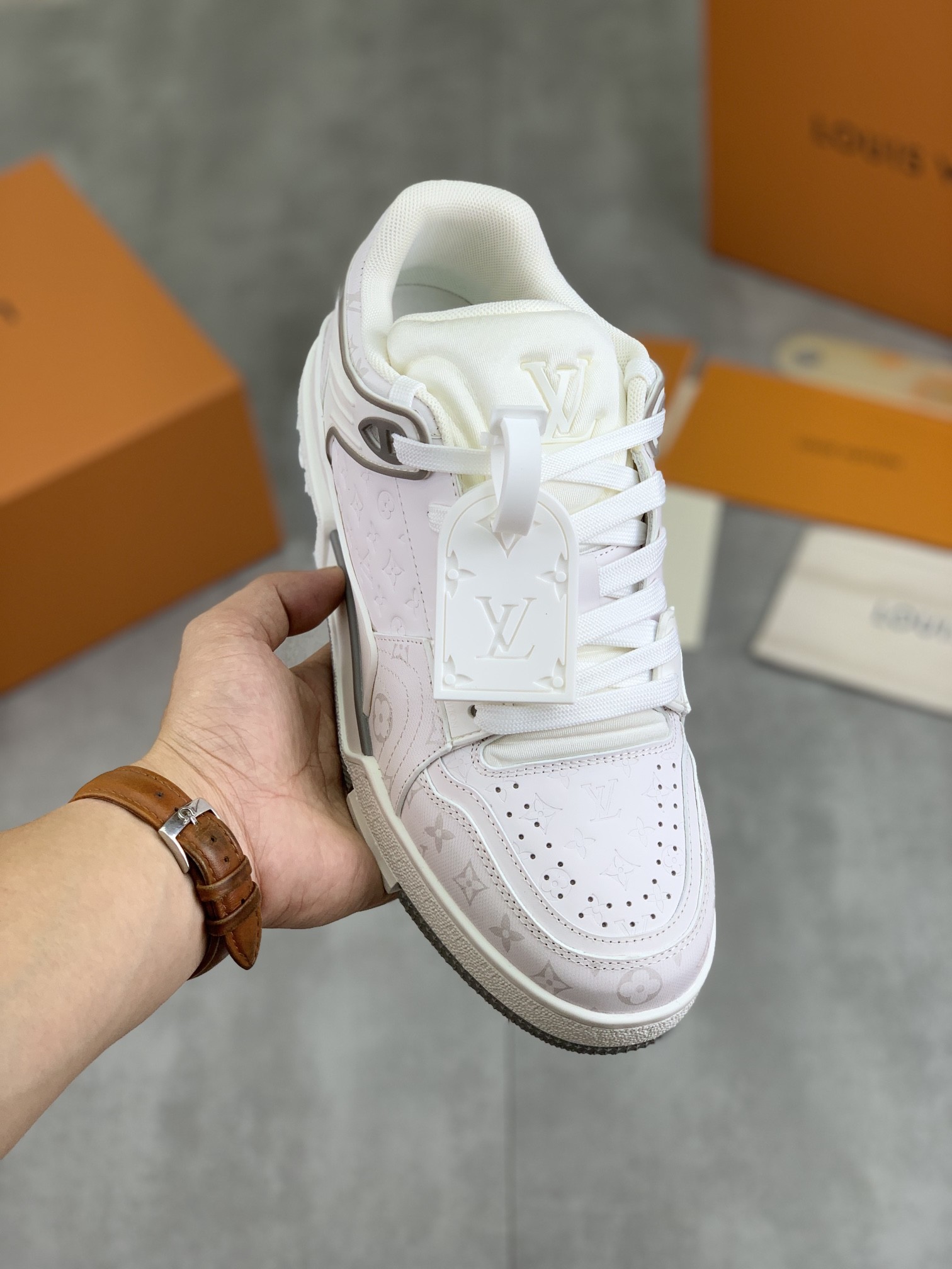 [LOUIS VUITTON-루이비통] 루이비통 트래이너 스니커즈