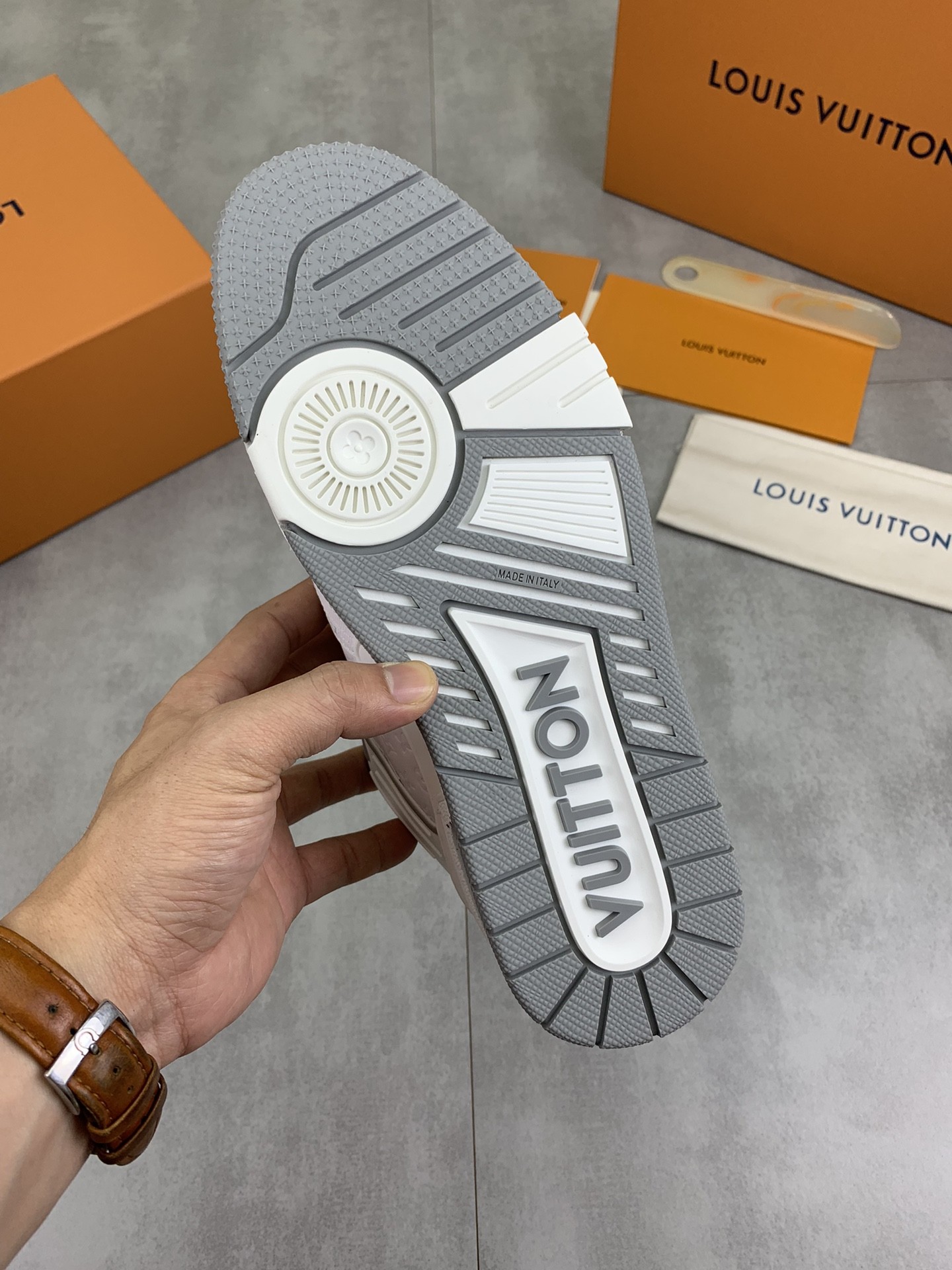 [LOUIS VUITTON-루이비통] 루이비통 트래이너 스니커즈