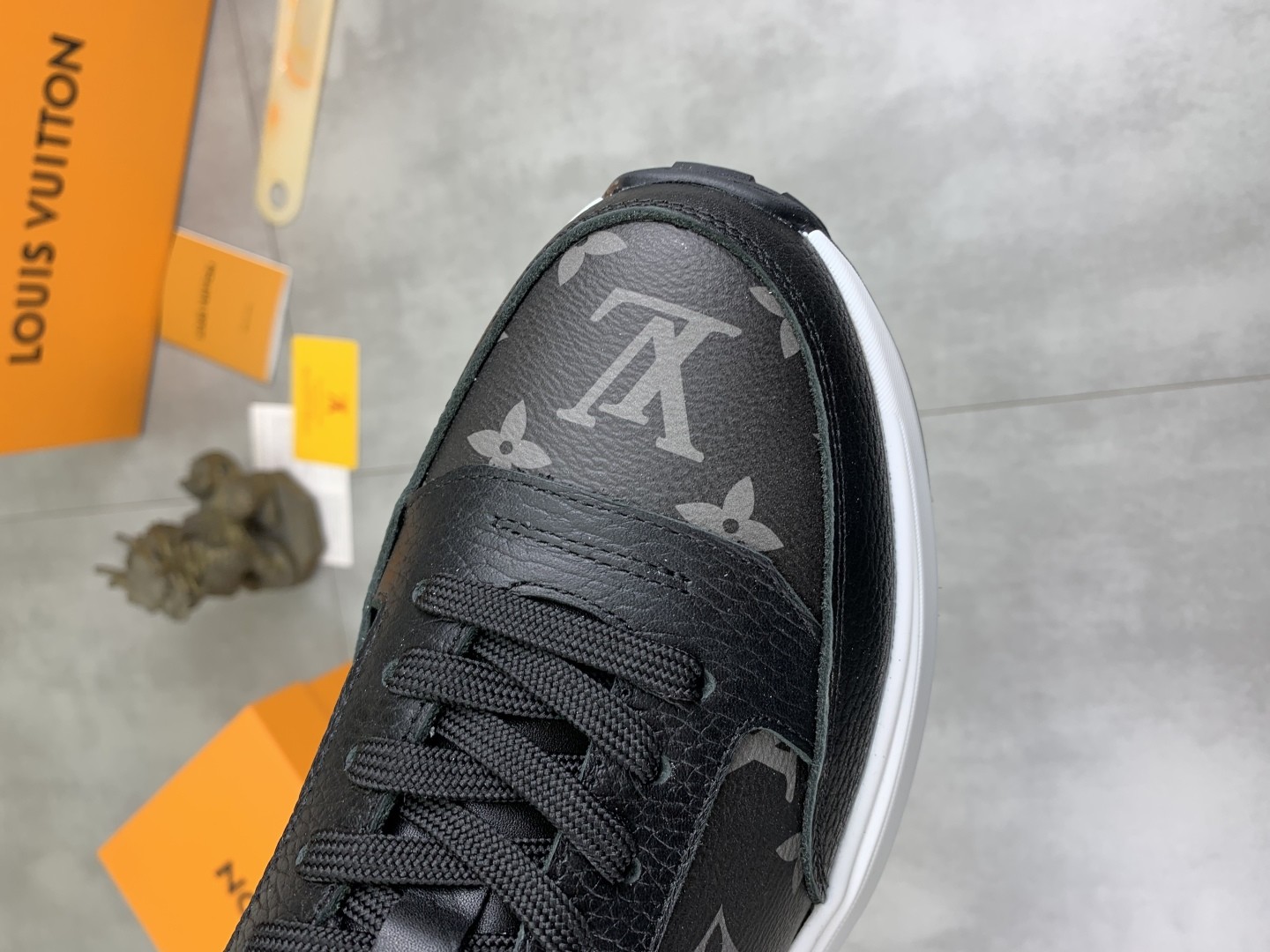 [LOUIS VUITTON-루이비통] 루이비통 모노그램 스니커즈