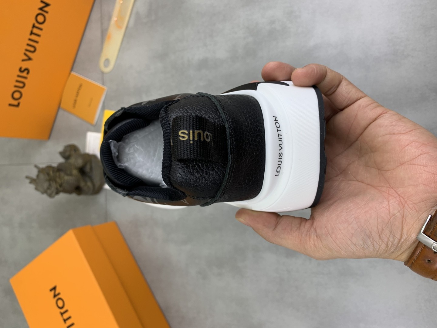 [LOUIS VUITTON-루이비통] 루이비통 모노그램 스니커즈