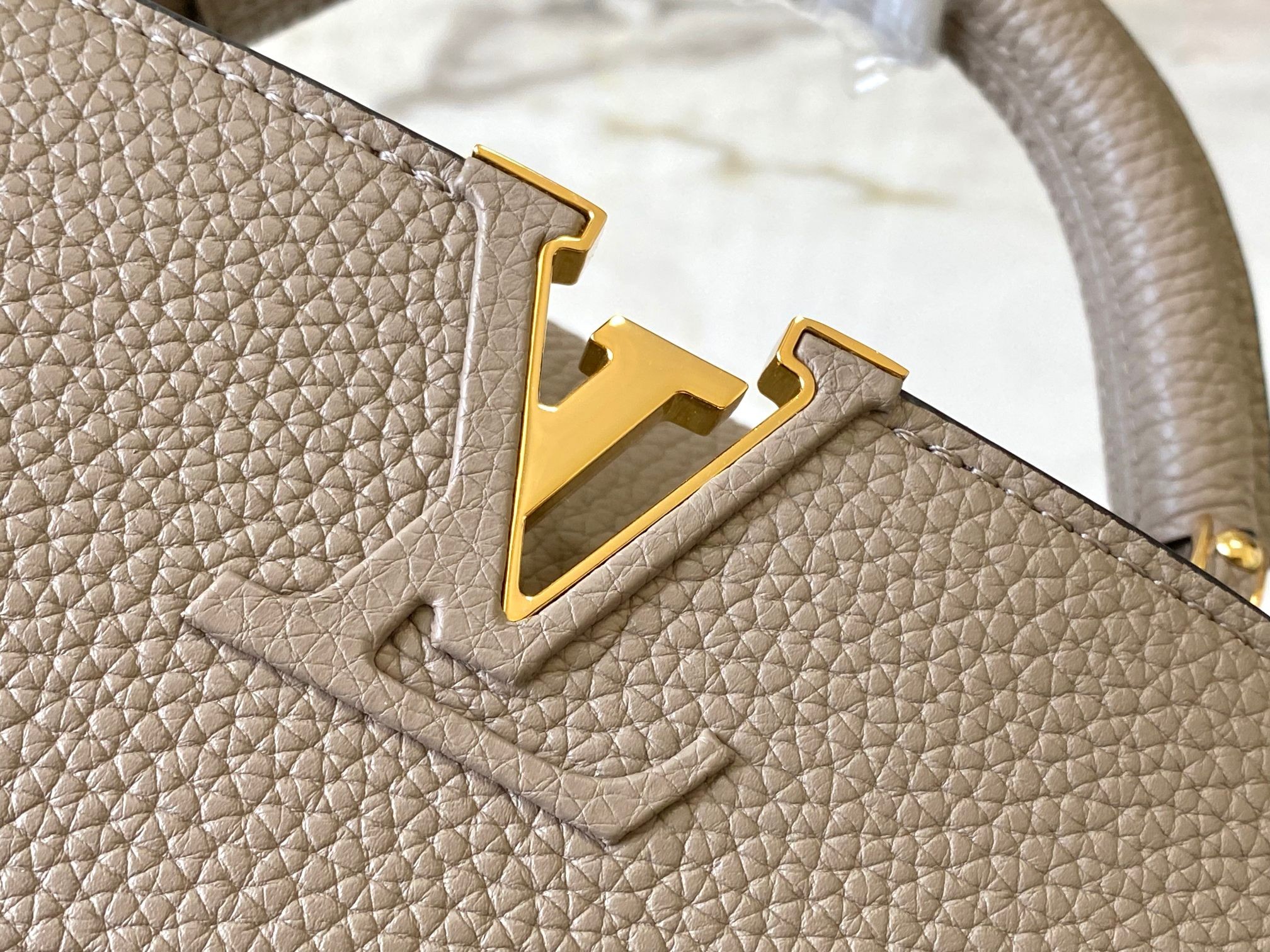 [LOUIS VUITTON-루이비통] 루이비통 카퓌신 미니 M24736