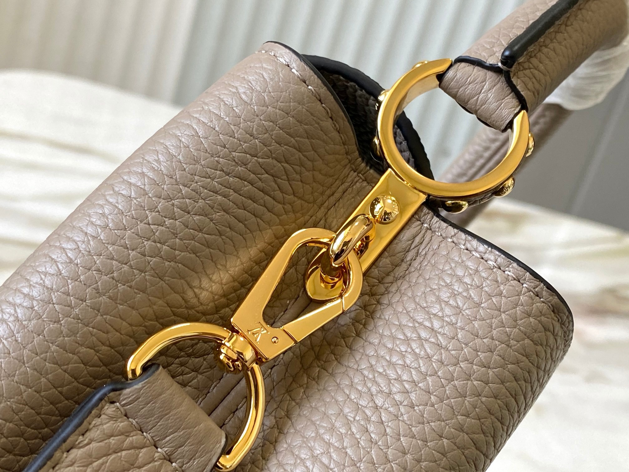 [LOUIS VUITTON-루이비통] 루이비통 카퓌신 미니 M24736