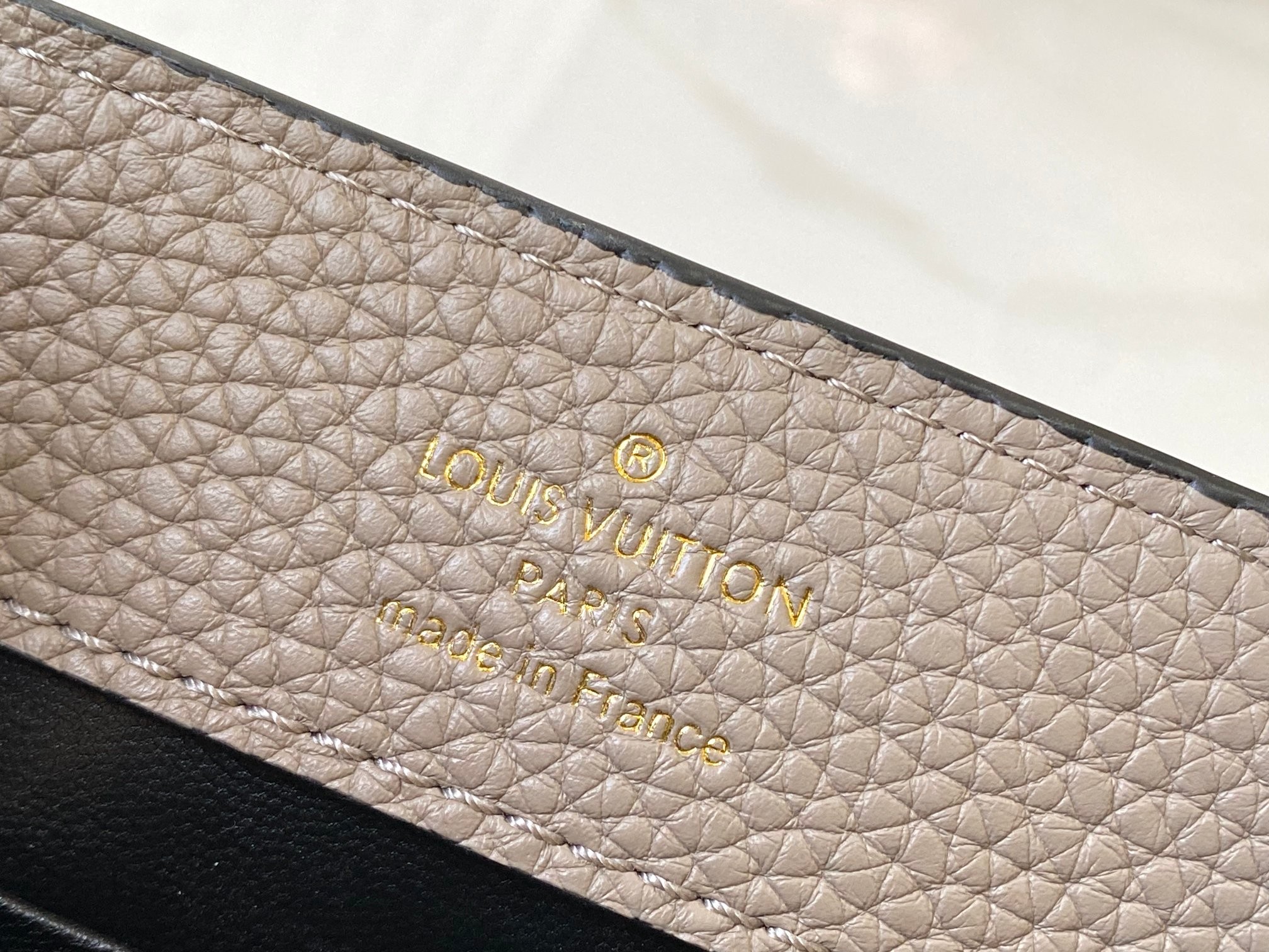 [LOUIS VUITTON-루이비통] 루이비통 카퓌신 미니 M24736