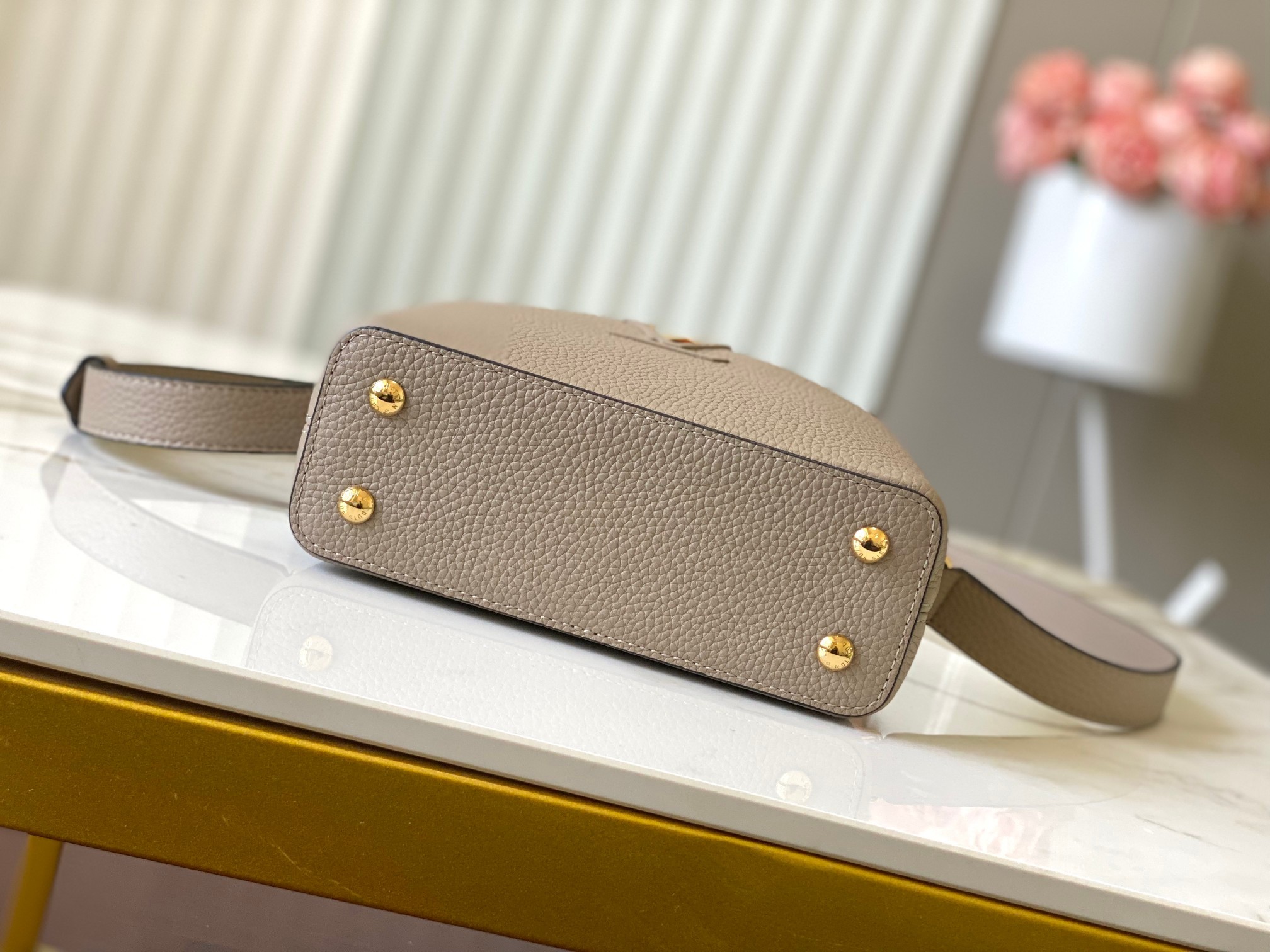 [LOUIS VUITTON-루이비통] 루이비통 카퓌신 미니 M24736