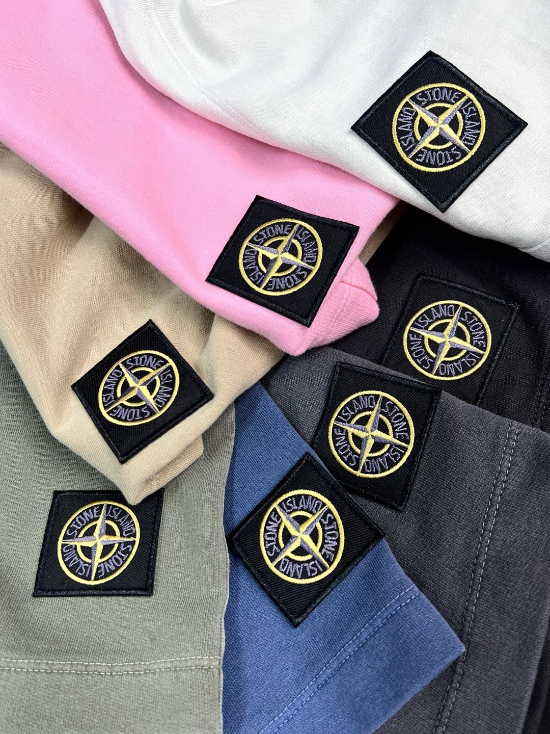 [STON ISLAND -스톤아일랜드] 스톤아일랜드 와펜 패치 반바지 (전 색상)