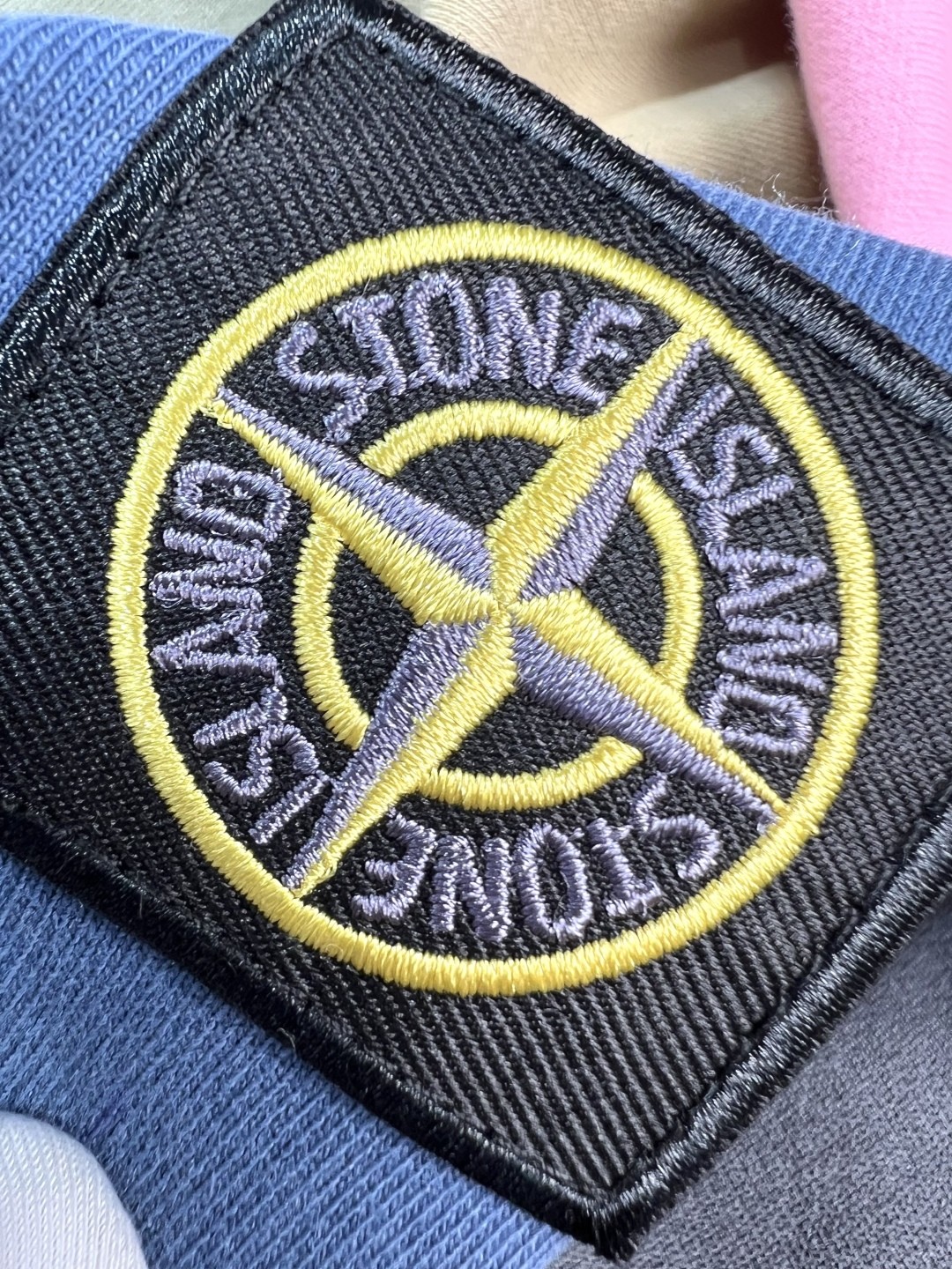 [STON ISLAND -스톤아일랜드] 스톤아일랜드 와펜 패치 반바지 (전 색상)