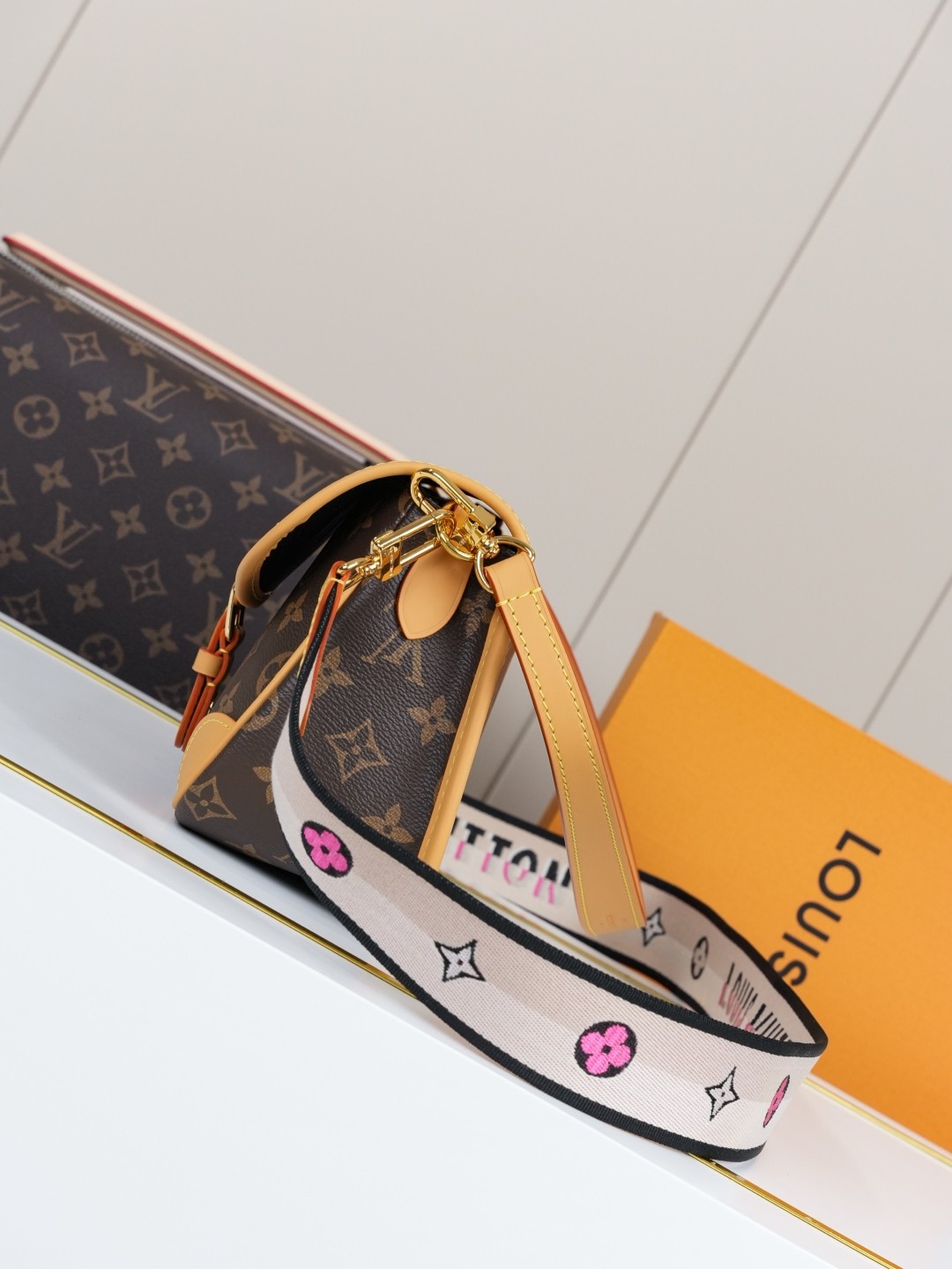 [LOUIS VUITTON-루이비통] 루이비통 다이앤 모노그램 크로스백 M45985