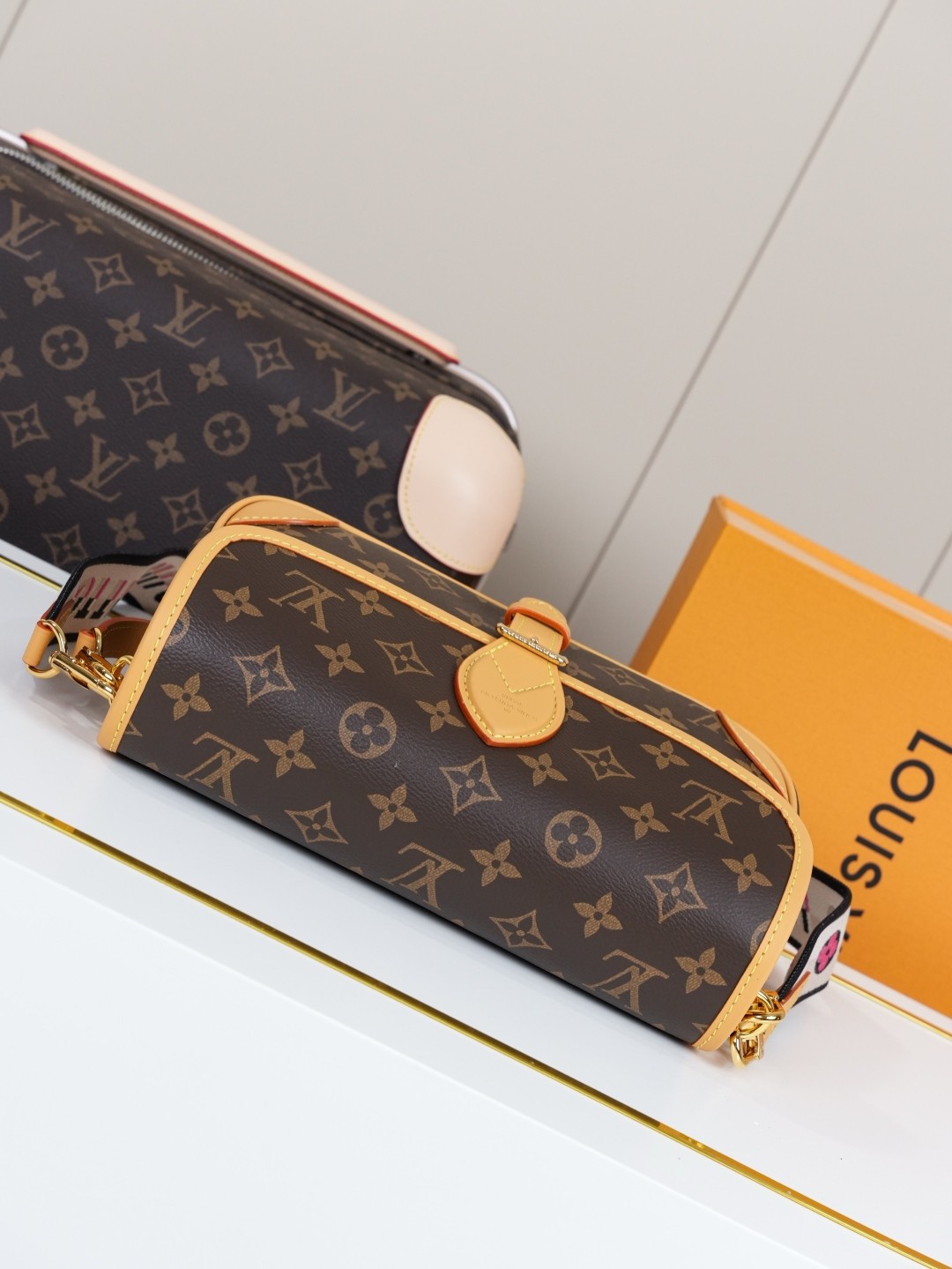 [LOUIS VUITTON-루이비통] 루이비통 다이앤 모노그램 크로스백 M45985